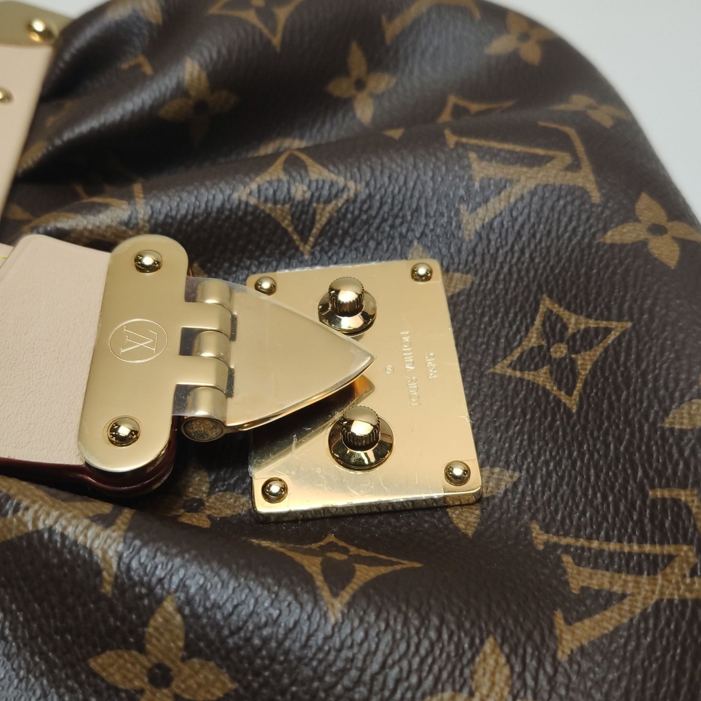 Preloved GLM-Clutch Box Medium Monogram Shoulder Bag with Chip 250604781222387