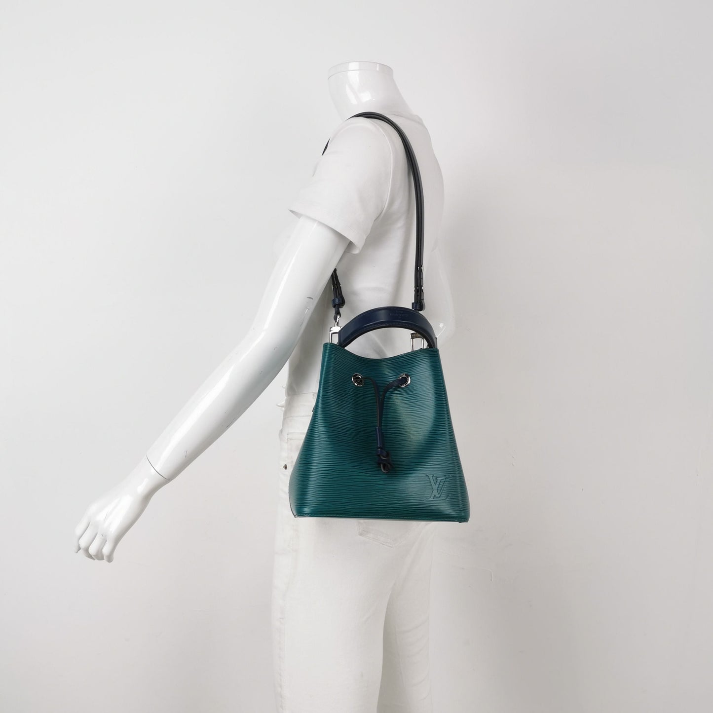 Preloved GLM-NÃ‰ONOÃ‰ BB Calfskin Multi-color Water Wave Drawstring Shoulder Bag 250604781222285