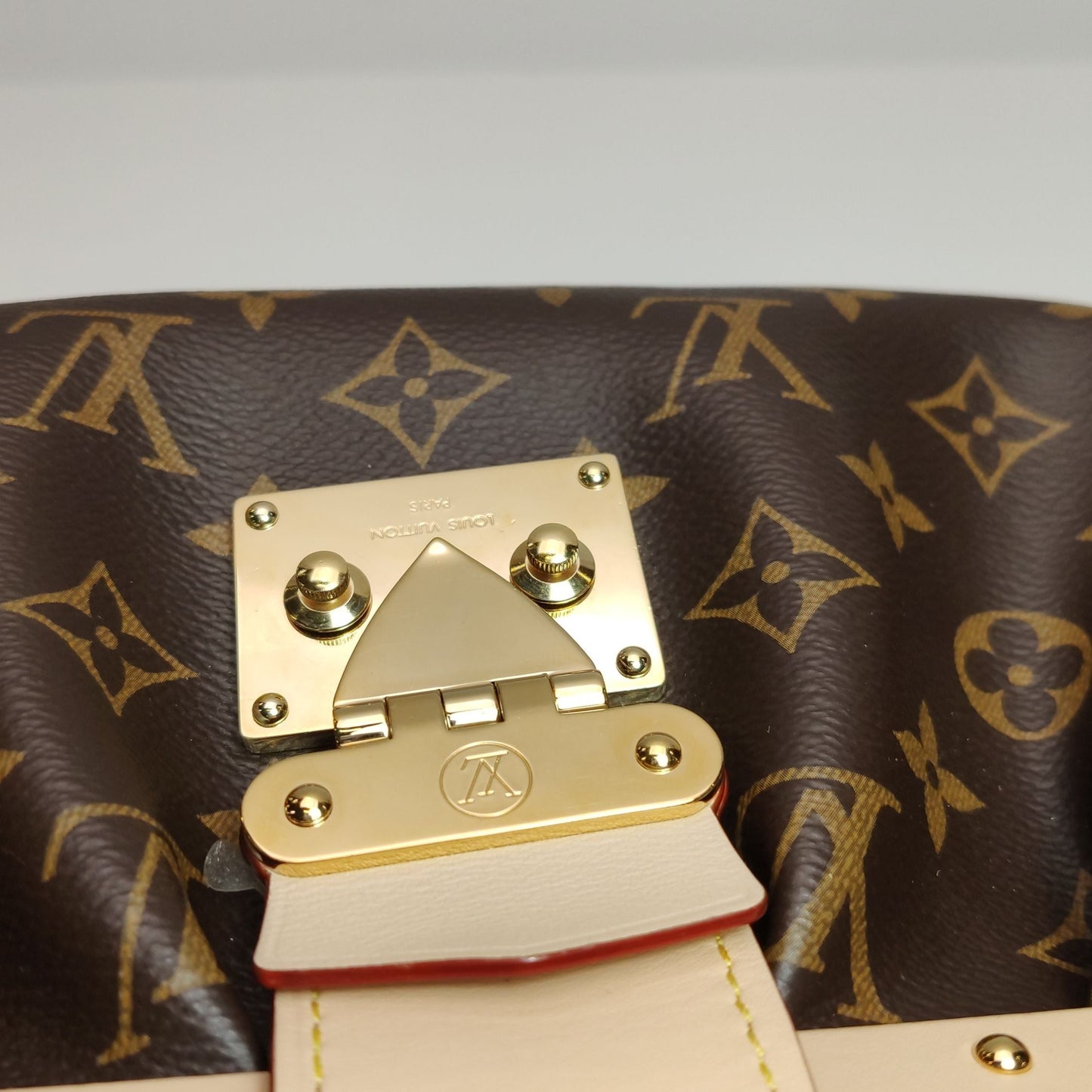 Preloved GLM-Clutch Box Medium Monogram Shoulder Bag with Chip 250603781221026