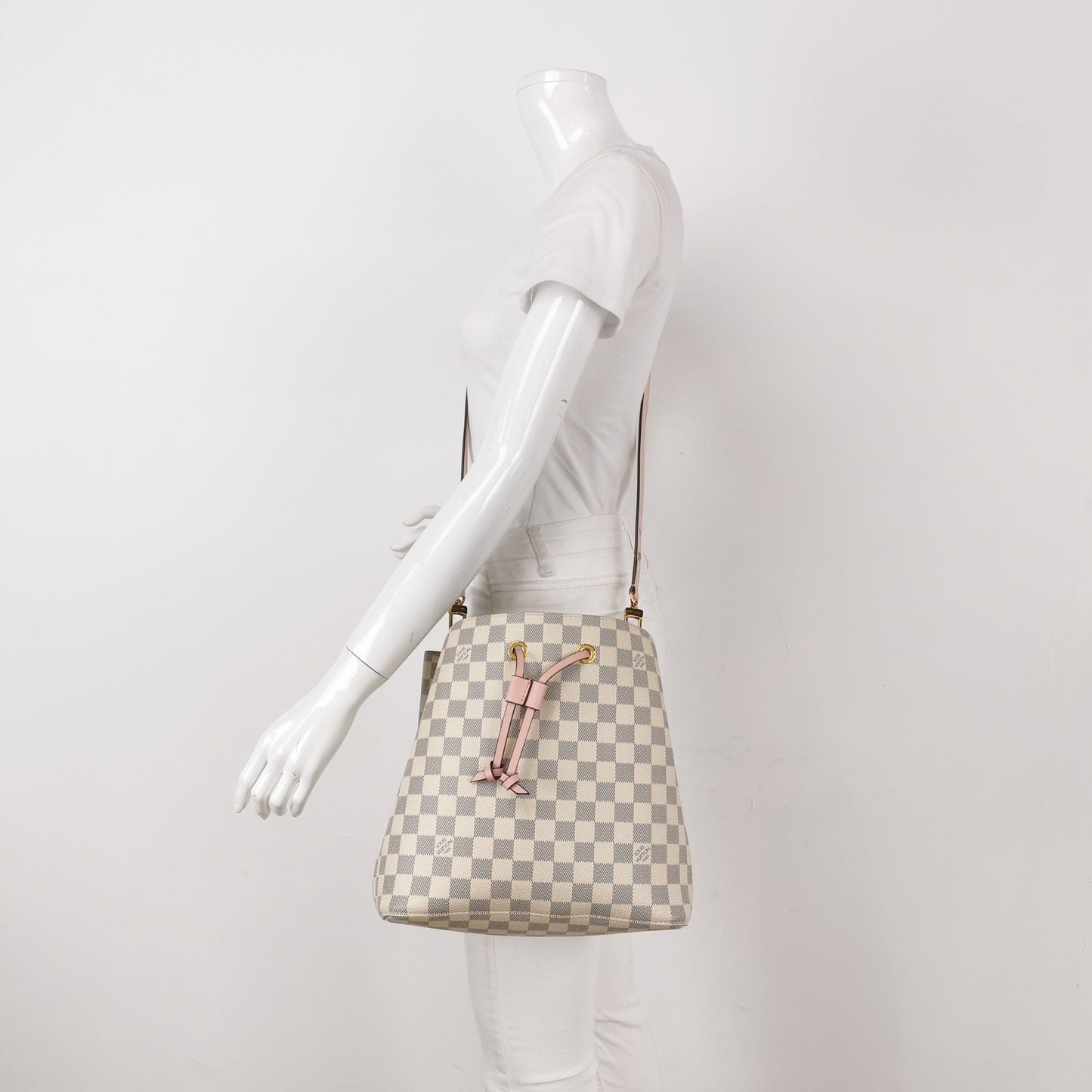 Preloved GLM-NÃ‰ONOÃ‰ Medium Checkered Drawstring Crossbody Shoulder Bag 250603781220815