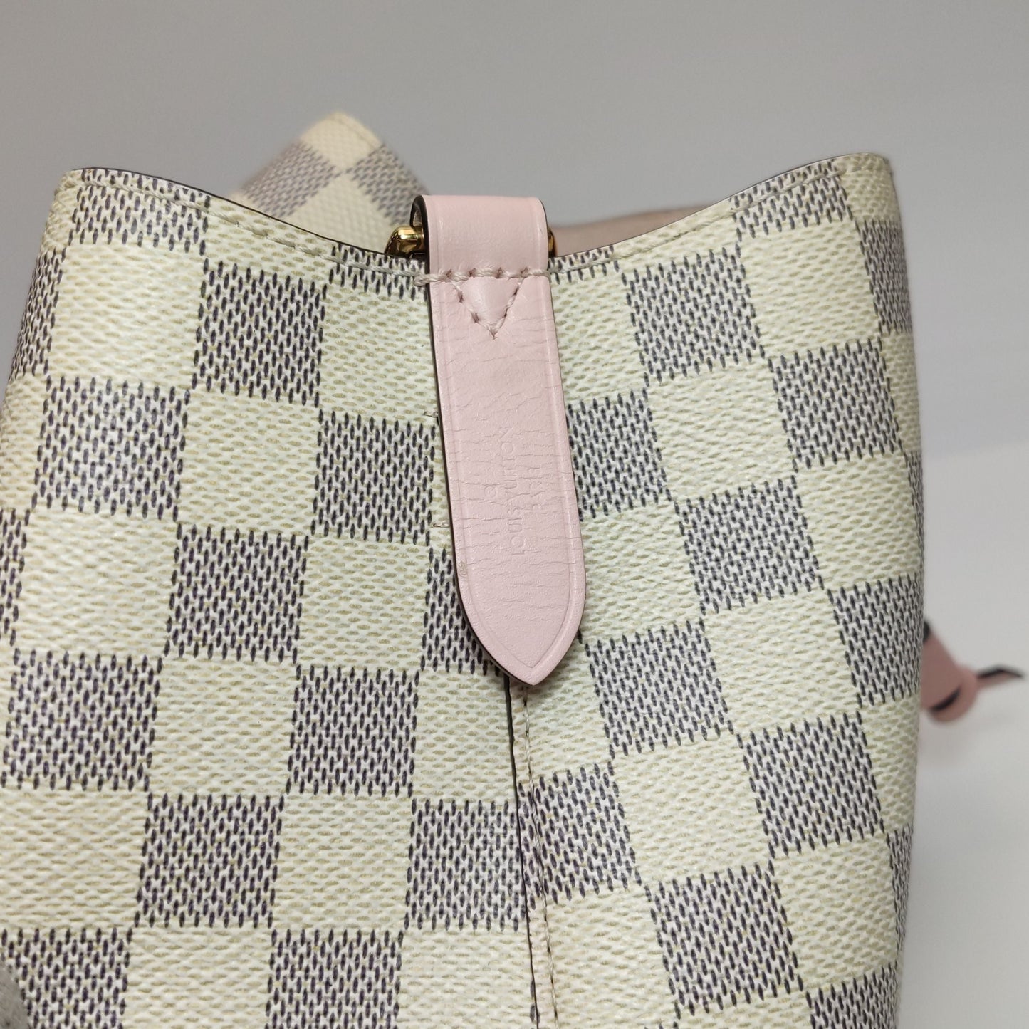 Preloved GLM-NÃ‰ONOÃ‰ Medium Checkered Drawstring Crossbody Shoulder Bag 250603781220815
