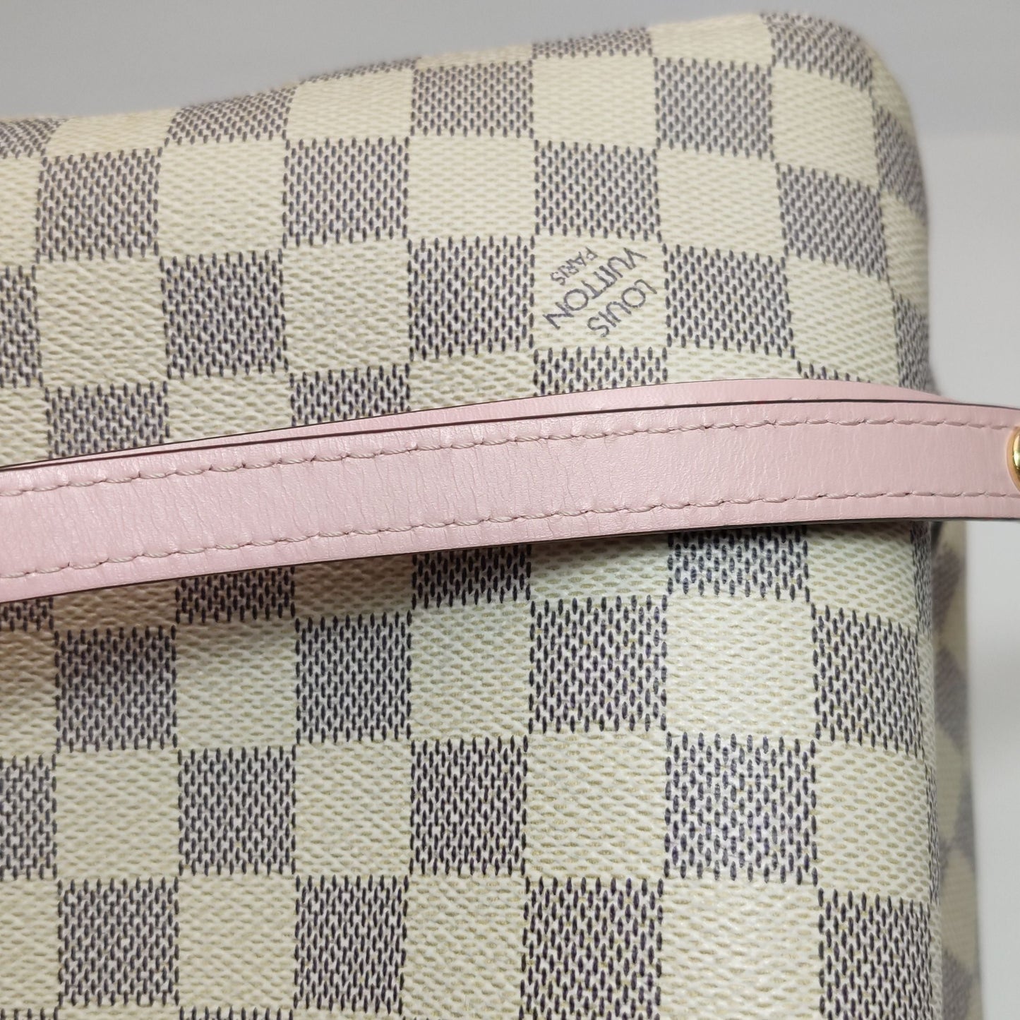 Preloved GLM-NÃ‰ONOÃ‰ Medium Checkered Drawstring Crossbody Shoulder Bag 250603781220815