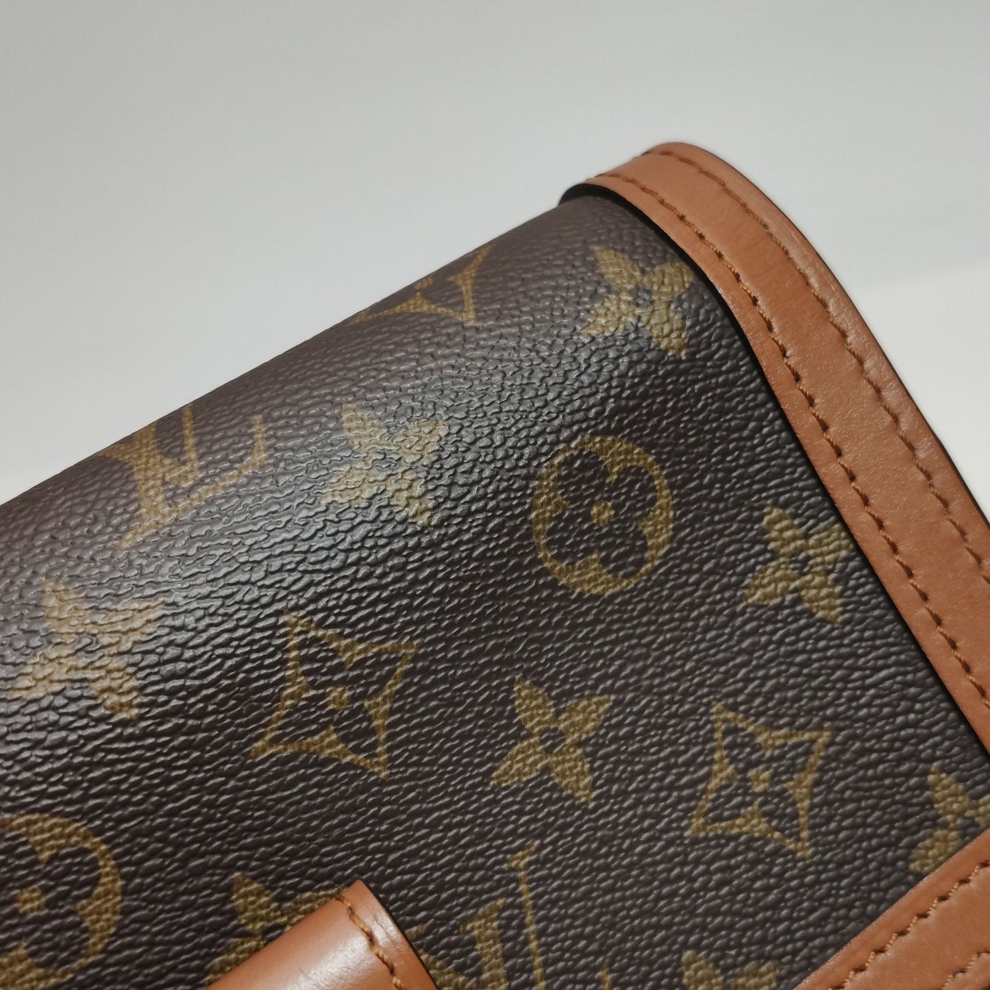 Preloved GLM-Dauphine Medium Monogram Empreinte Leather Crossbody Bag with Chip 250603781220580