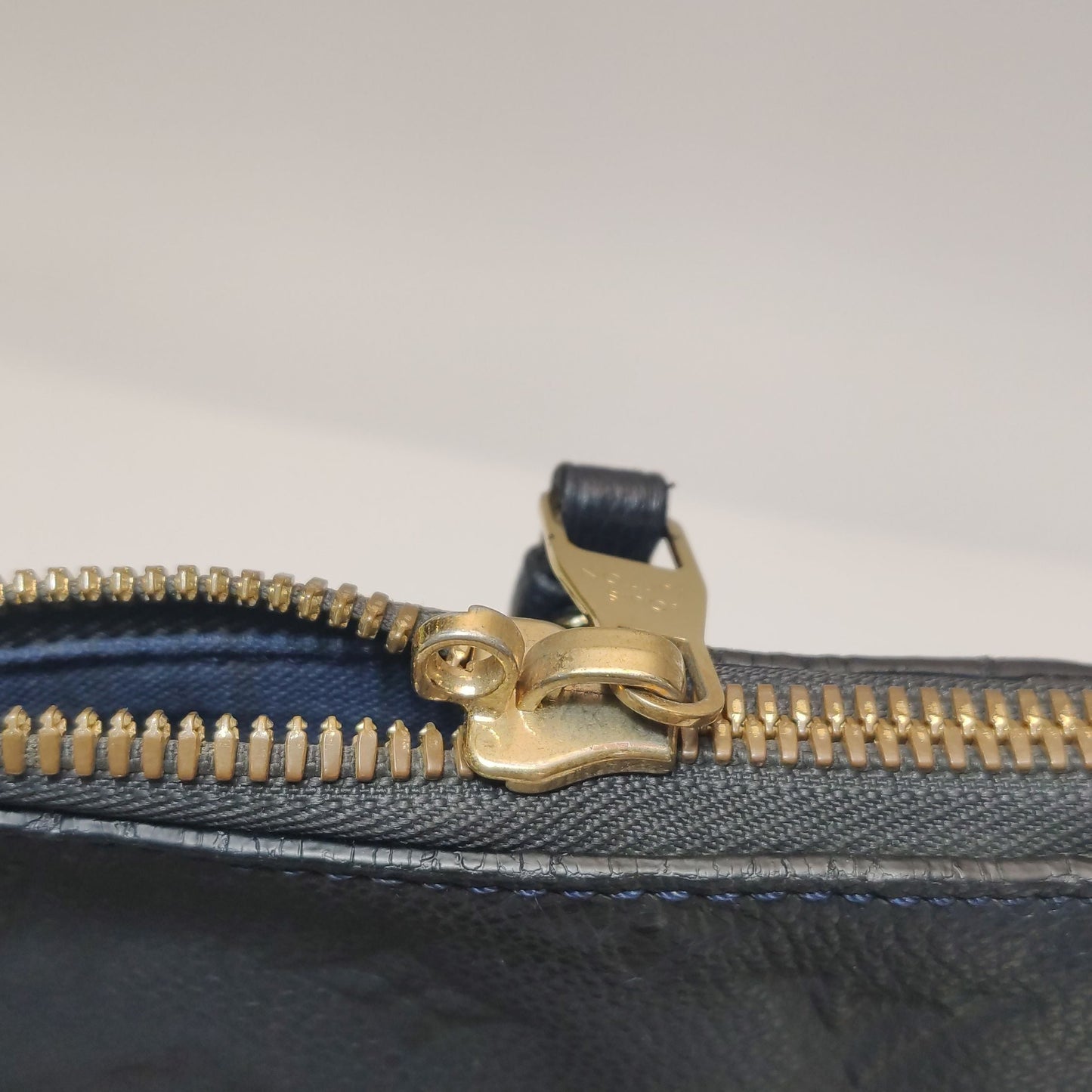 Preloved GLM-Lumineuse Small Leather Monogram Zip Pocket Shoulder Bag 250602781219548