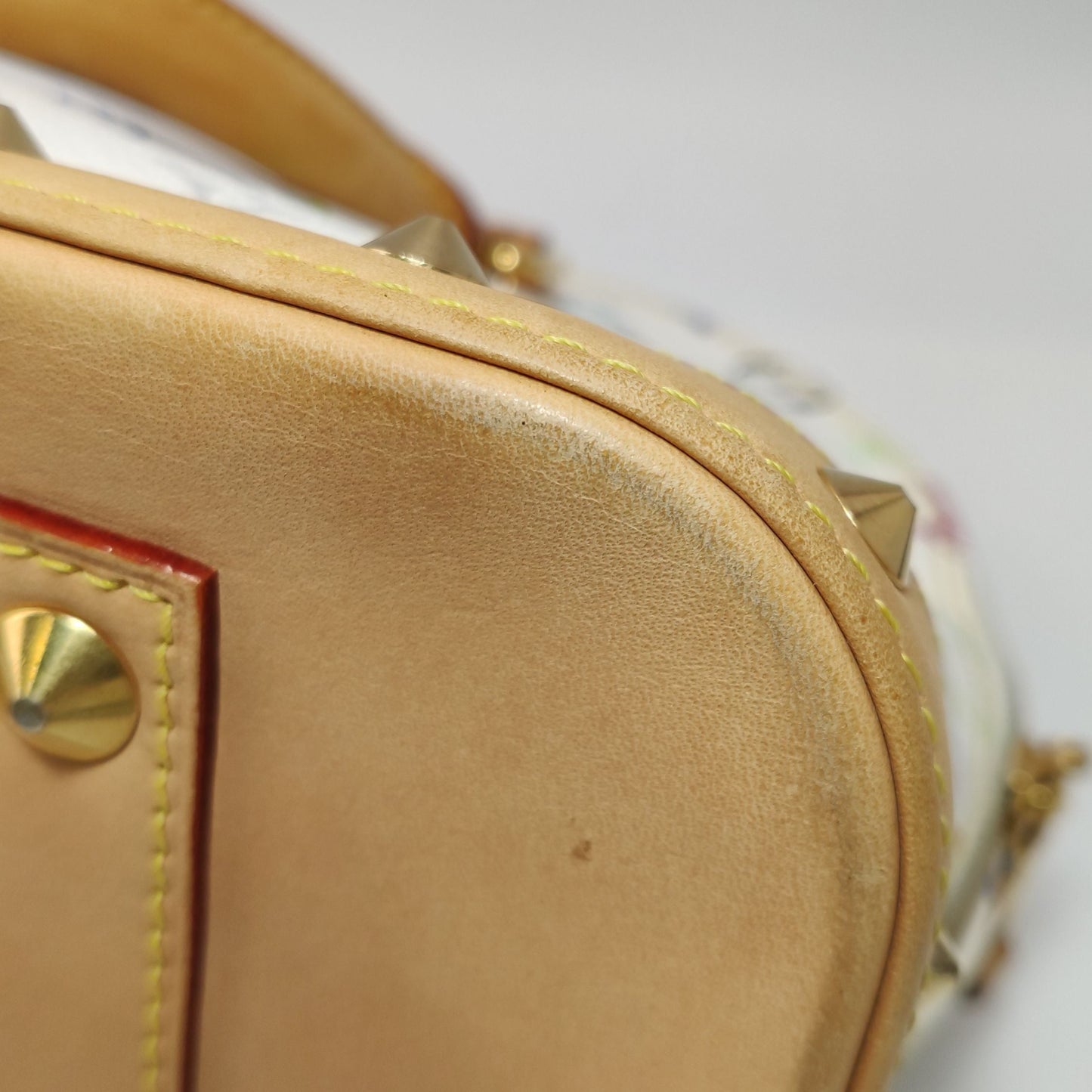 Preloved GLM-Alma Small White Multicolor Shell Bag Handbag 250422781159608