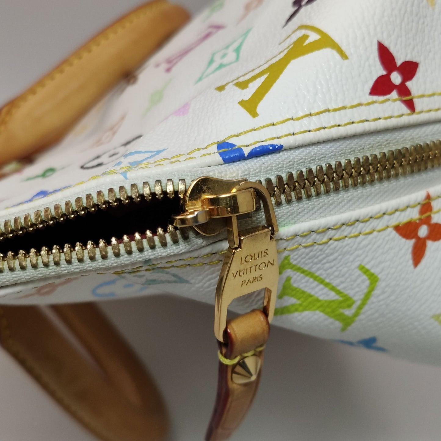 Preloved GLM-Alma Small White Multicolor Shell Bag Handbag 250422781159608