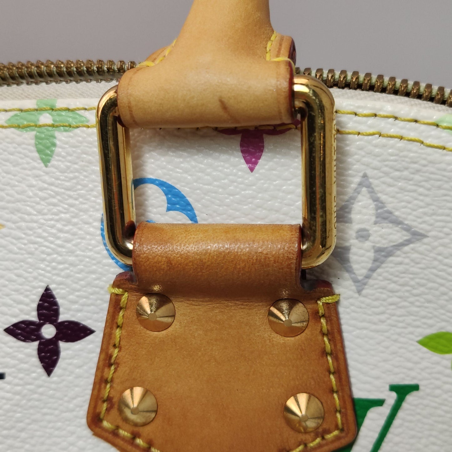 Preloved GLM-Alma Small White Multicolor Shell Bag Handbag 250422781159608