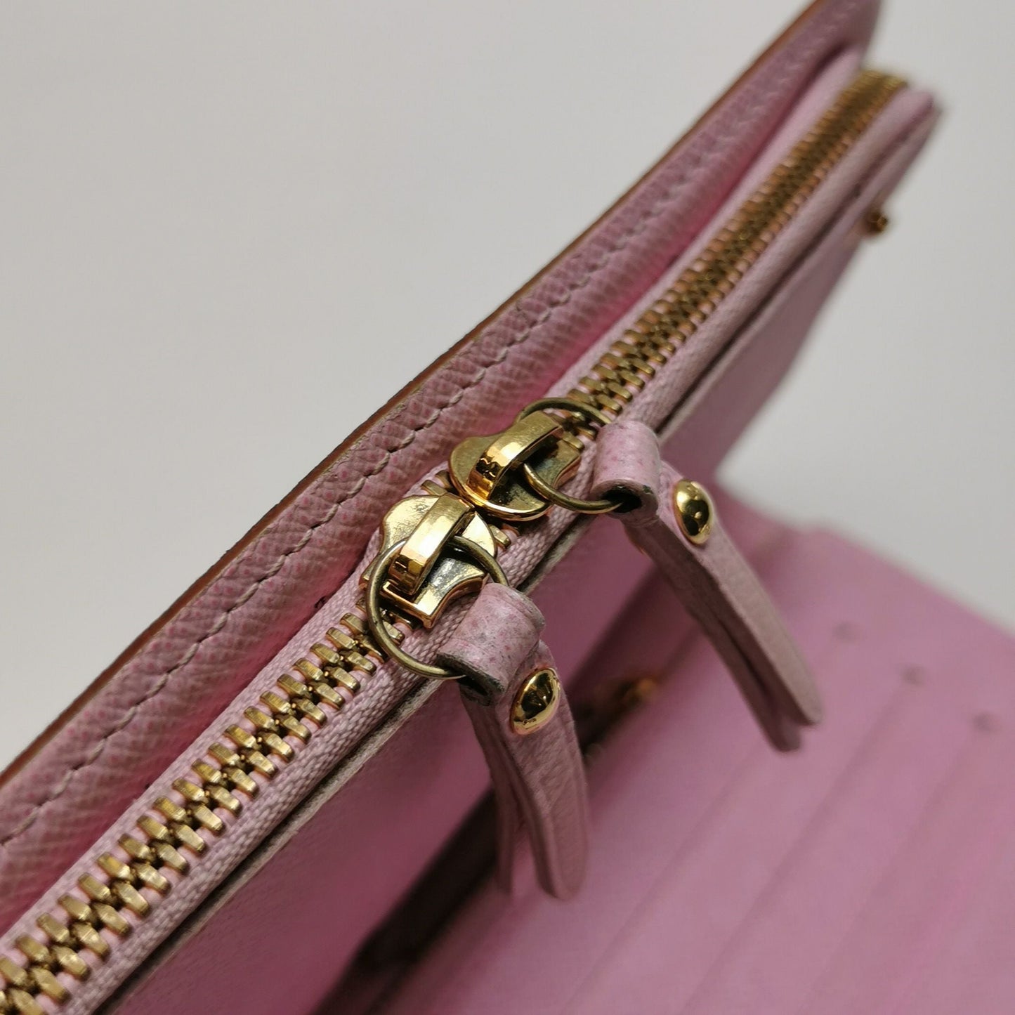 Preloved GLM-Insolite White Multicolor Zip Clutch 250526781209004