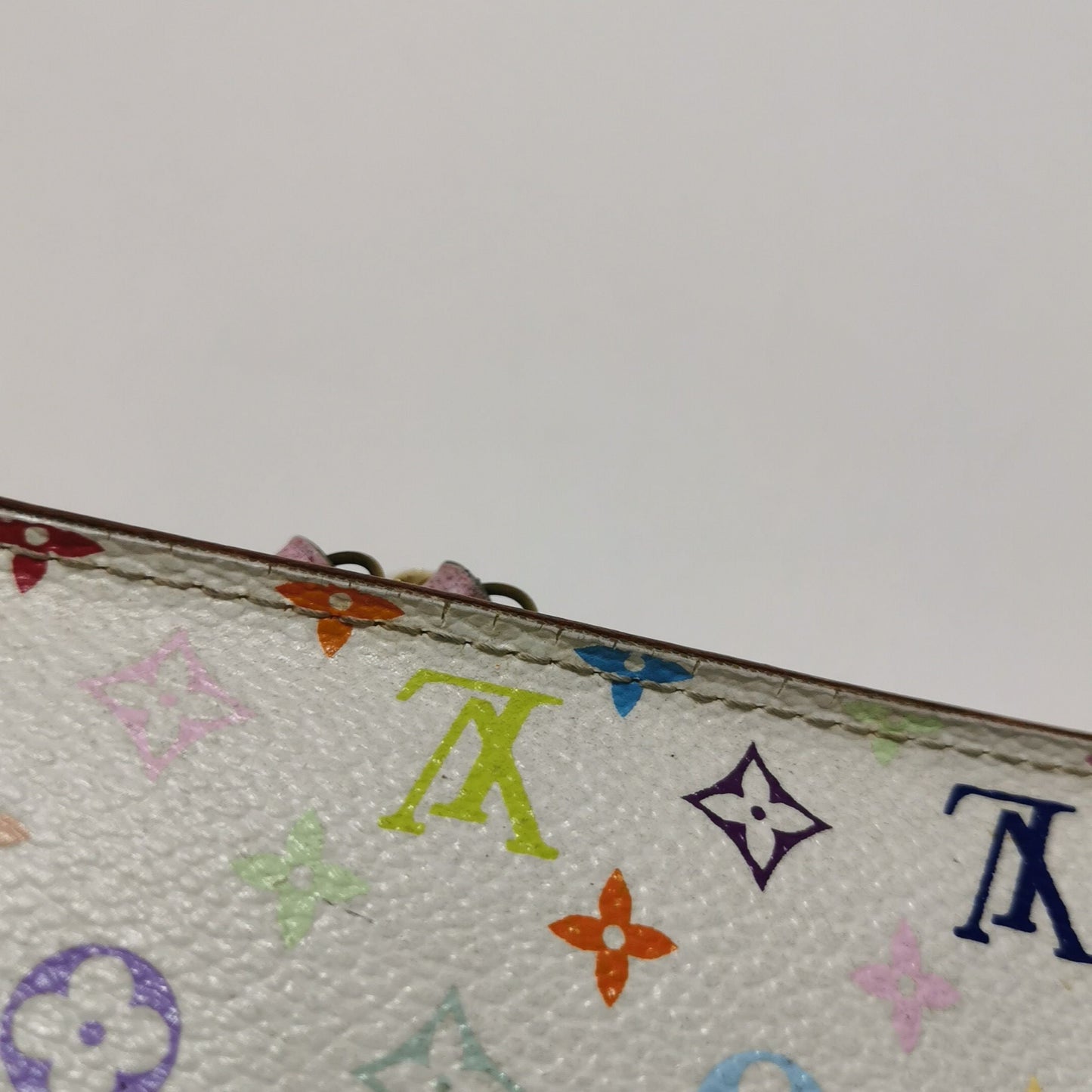Preloved GLM-Insolite White Multicolor Zip Clutch 250526781209004