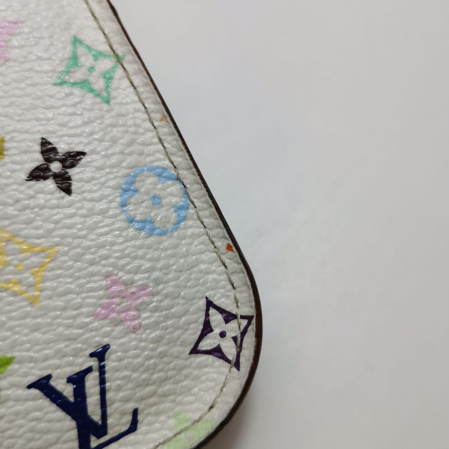 Preloved GLM-Insolite White Multicolor Zip Clutch 250526781209004