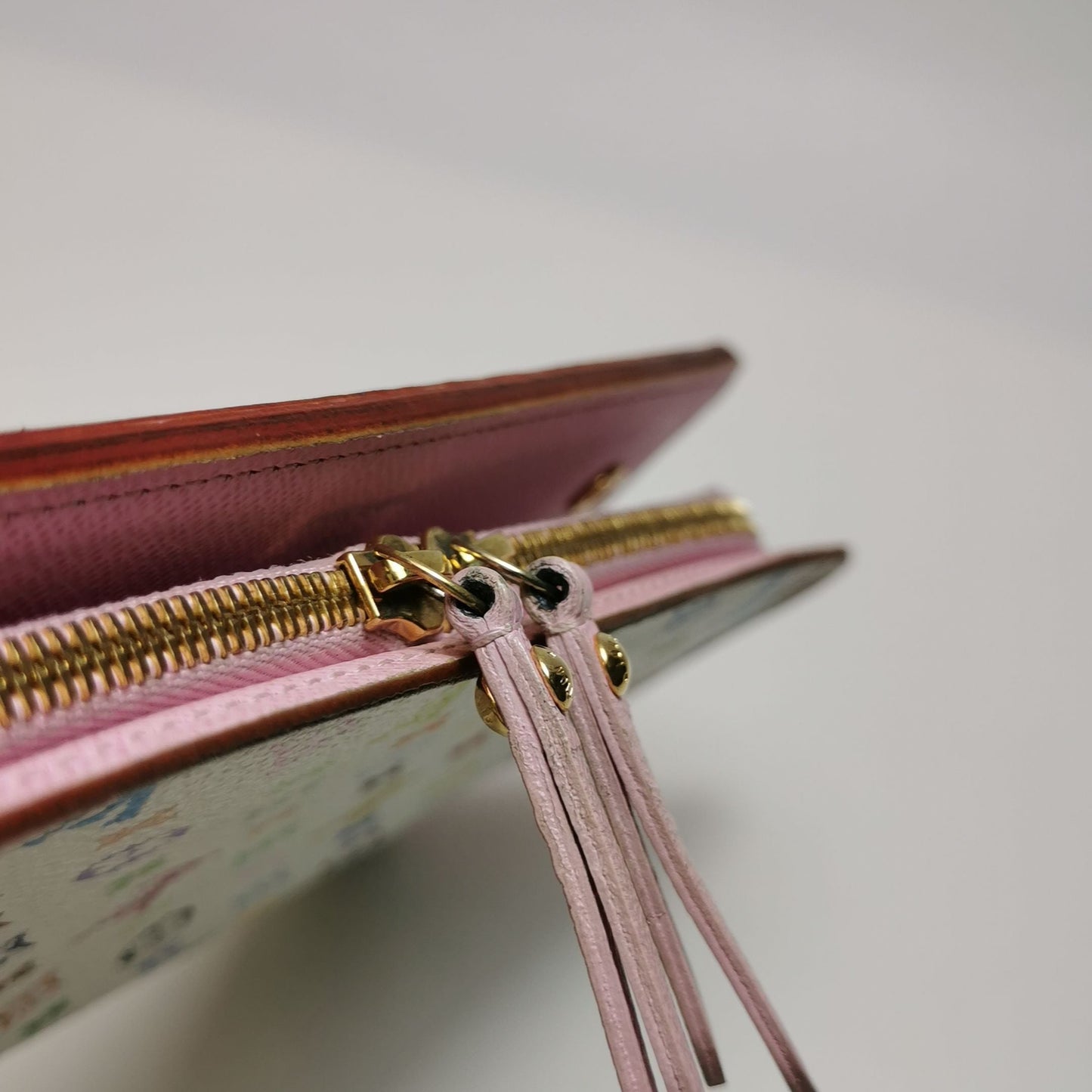 Preloved GLM-Insolite White Multicolor Zip Clutch 250526781209004