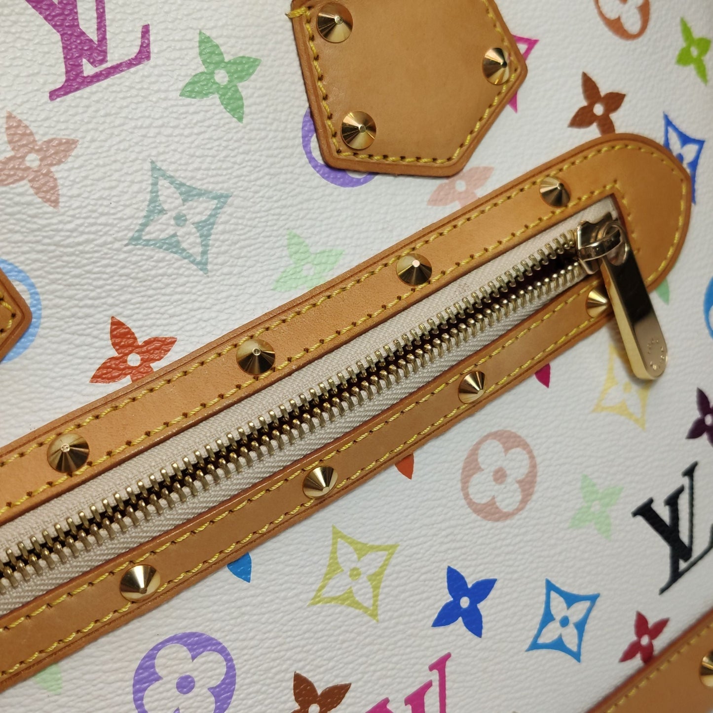 Preloved GLM-Alma Small White Multicolor Handbag 250614781237248