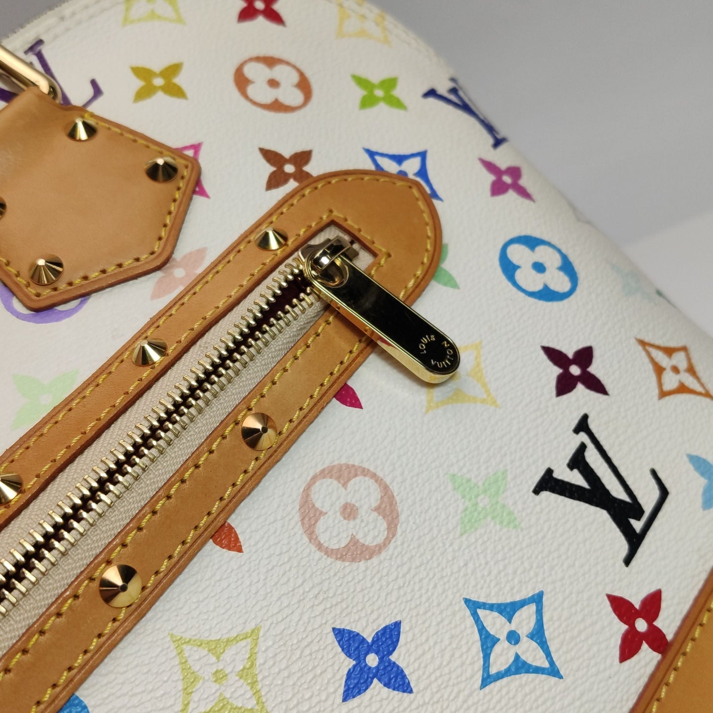 Preloved GLM-Alma Small White Multicolor Handbag 250614781237248