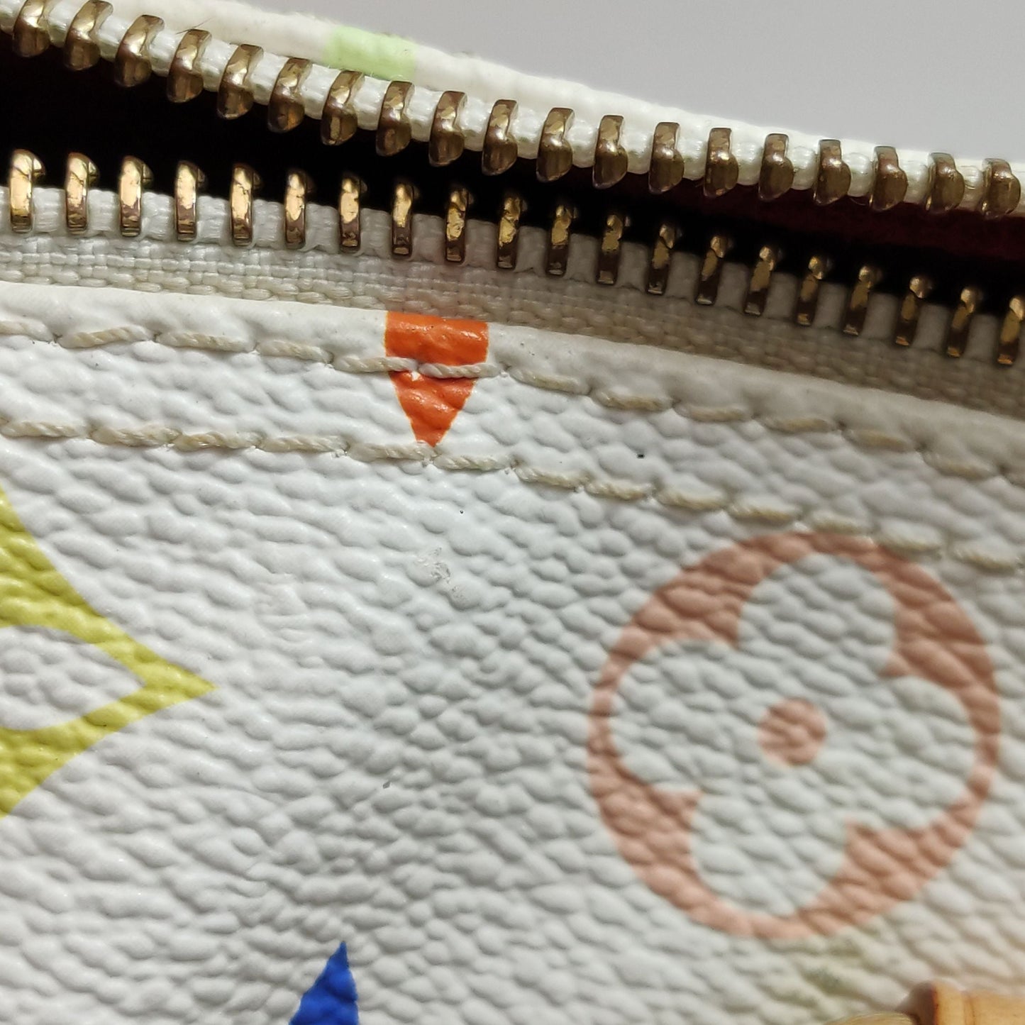 Preloved GLM-Speedy 30 Bag in White Multicolor with Metal Lock 250608781228724