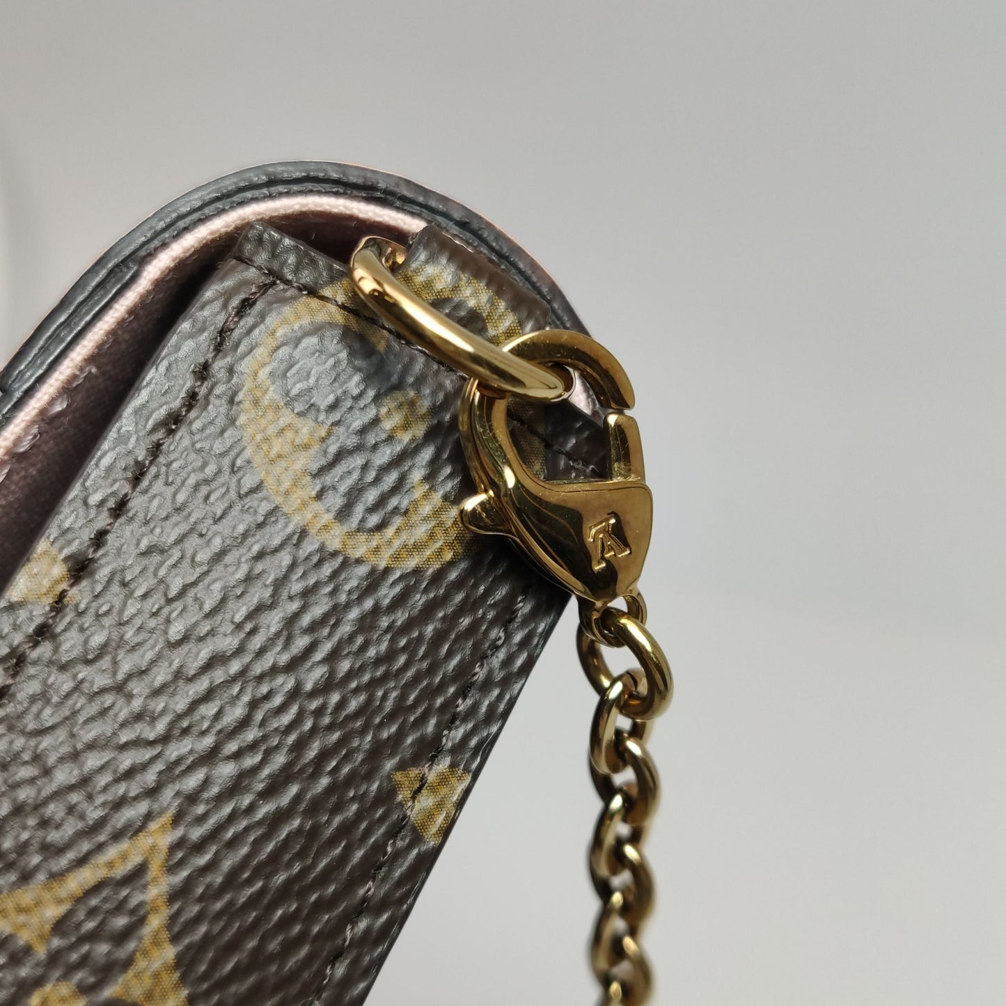 Preloved GLM-Pochette FÃ©licie Tri-fold Calfskin Dog Snap Crossbody Bag 250619781244590