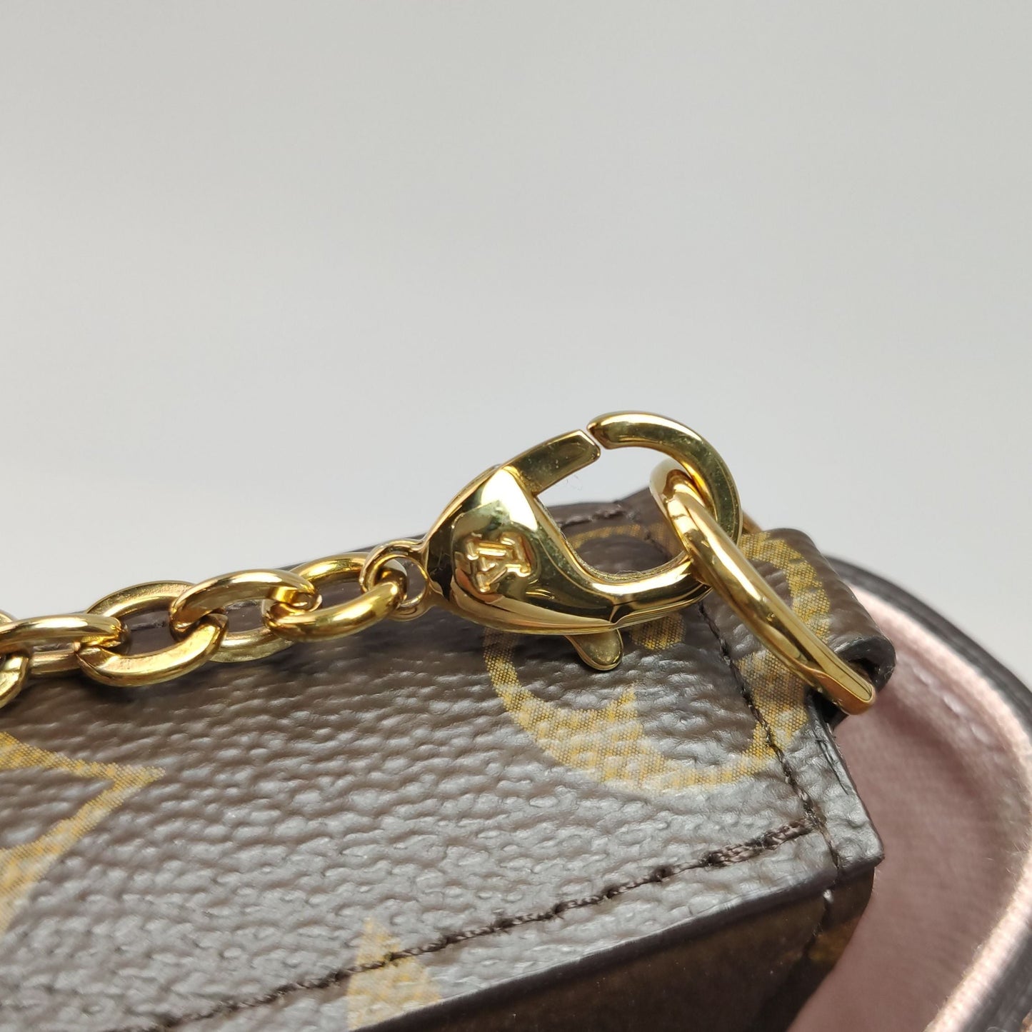 Preloved GLM-Pochette FÃ©licie Tri-fold Calfskin Dog Snap Crossbody Bag 250619781244590