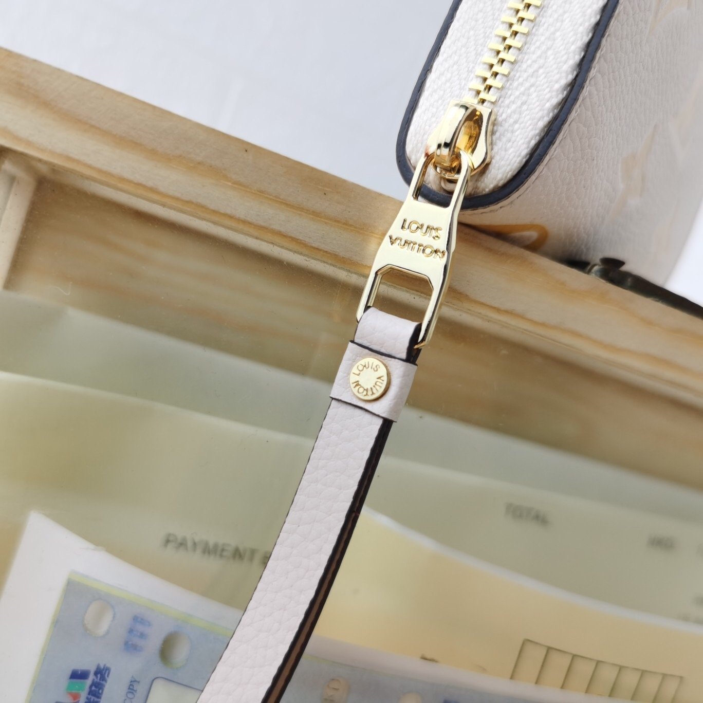 EN - New Arrival Wallet LUV 110