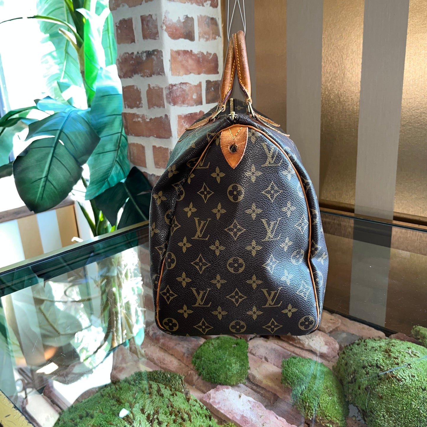 LOUIS VUITTON Vintage Monogram Canvas Speedy 40