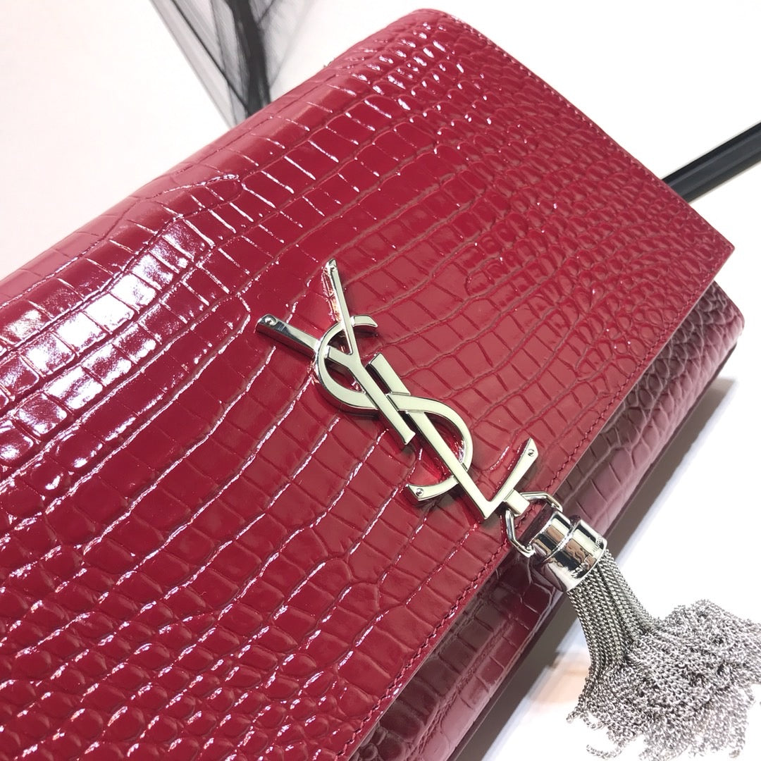 GLAMI Kate MeGLAMIum Chain Bag With Tassel In Embossed CrocoGLAMIle Burgundy For Women 9.4in/24cm YSL