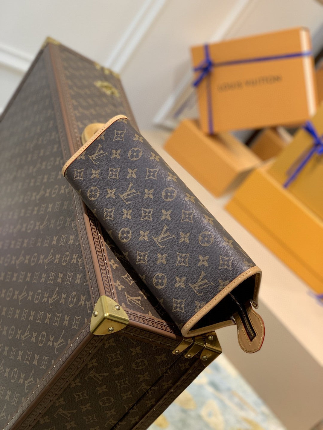 LV Popincourt Monogram Canvas For Women, WomenÃ¢â‚¬â„¢s Handbags 11.8in/30cm LV M40009