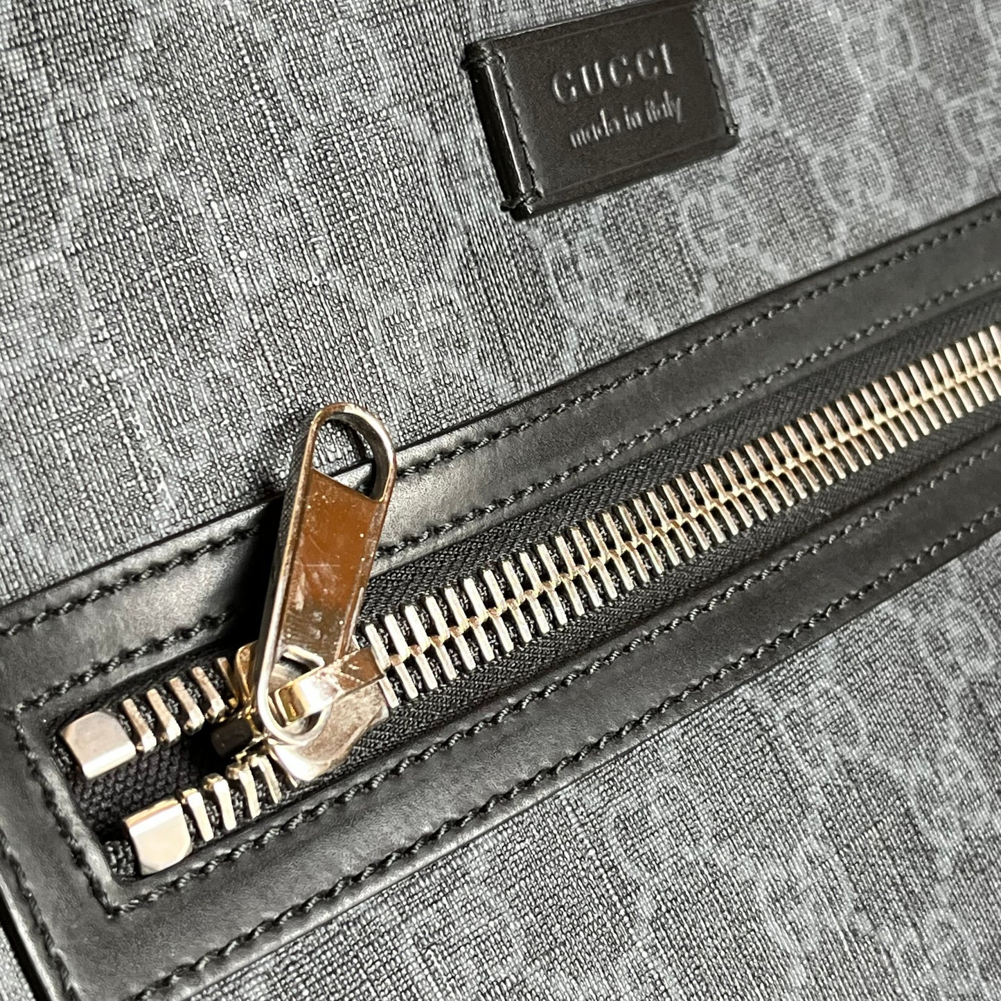 GUCCI GG Supreme Web Small Black Messenger
