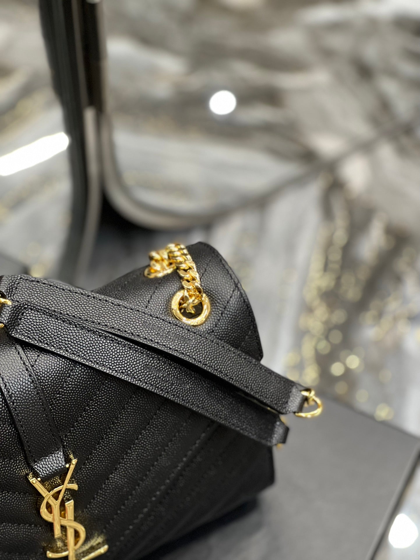 GLAMI College MeGLAMIum Chain Bag Black Gold Toned Hardware For Women 9.4in/24cm YSL 600279BRM071000