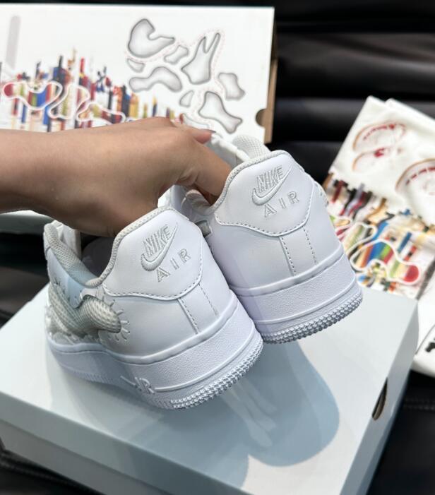 SAMC - NKE Shoes - 385