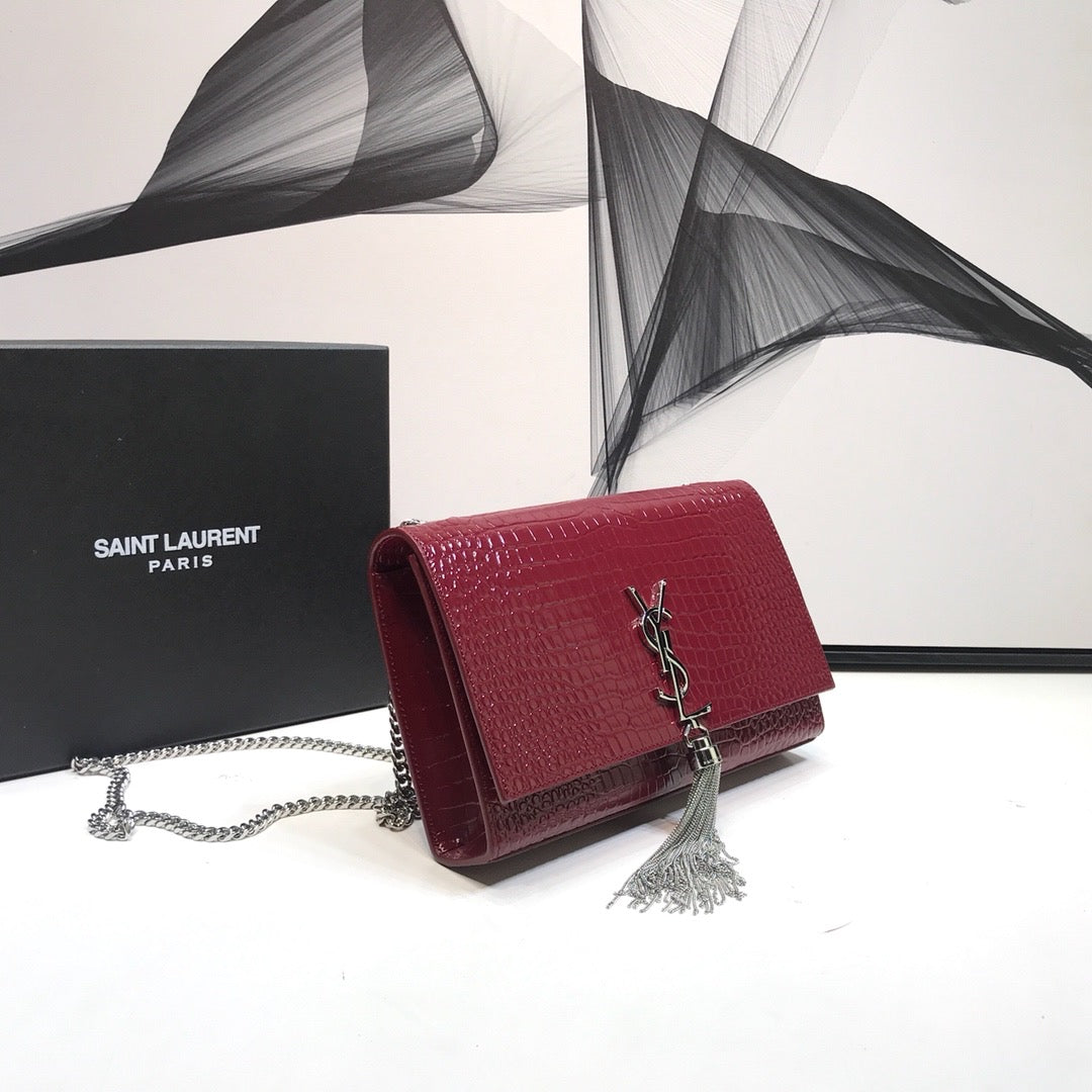 GLAMI Kate MeGLAMIum Chain Bag With Tassel In Embossed CrocoGLAMIle Burgundy For Women 9.4in/24cm YSL