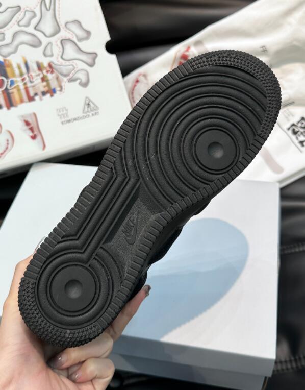 SAMC - NKE Shoes - 352
