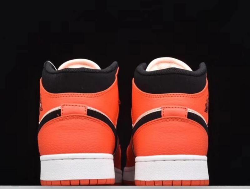 SAMC - NKE Shoes - 1724