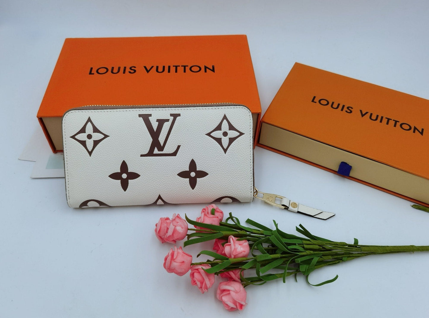EN - New Arrival Wallet LUV 002