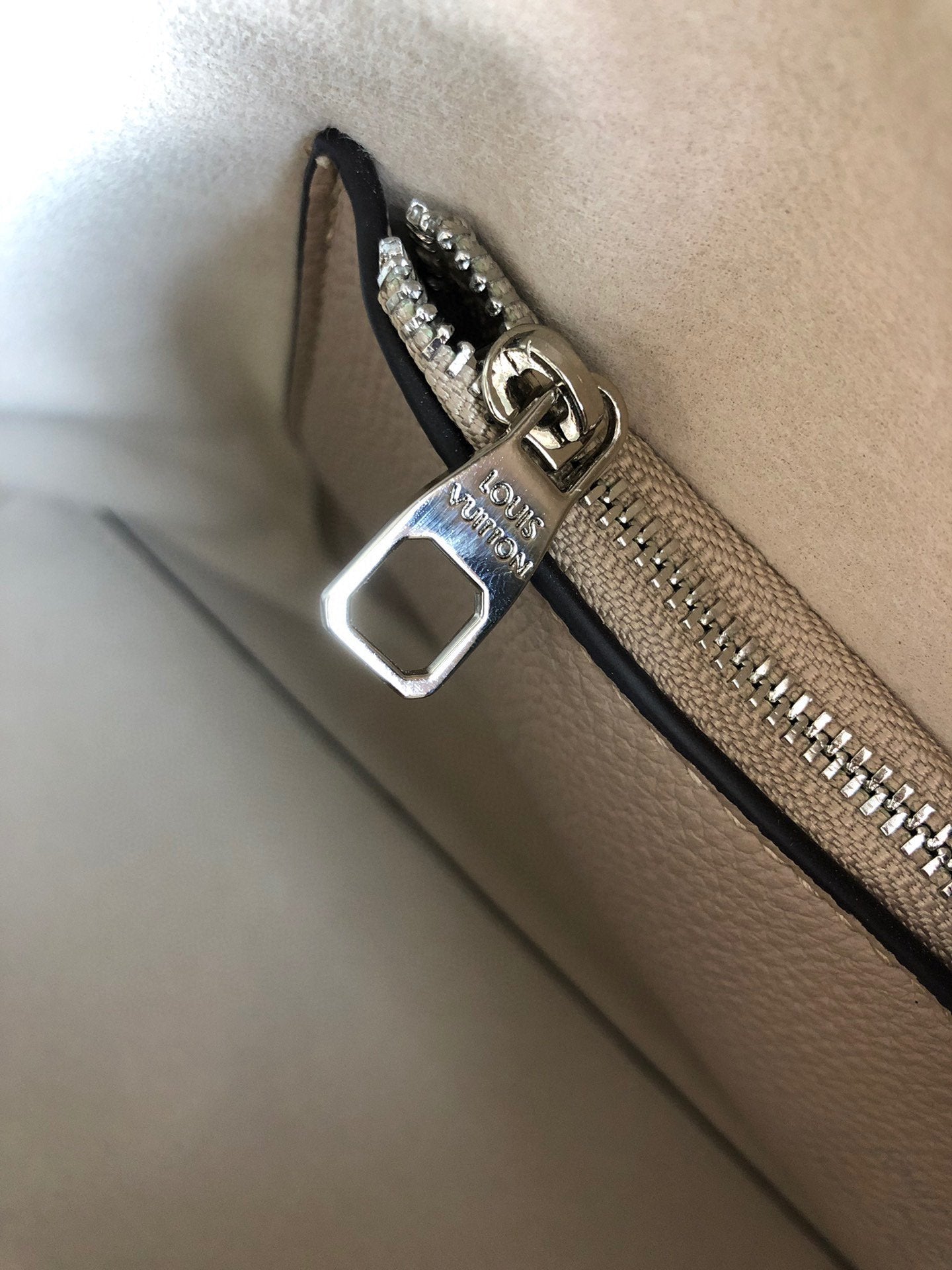 EN - New Arrival Bags LUV 050