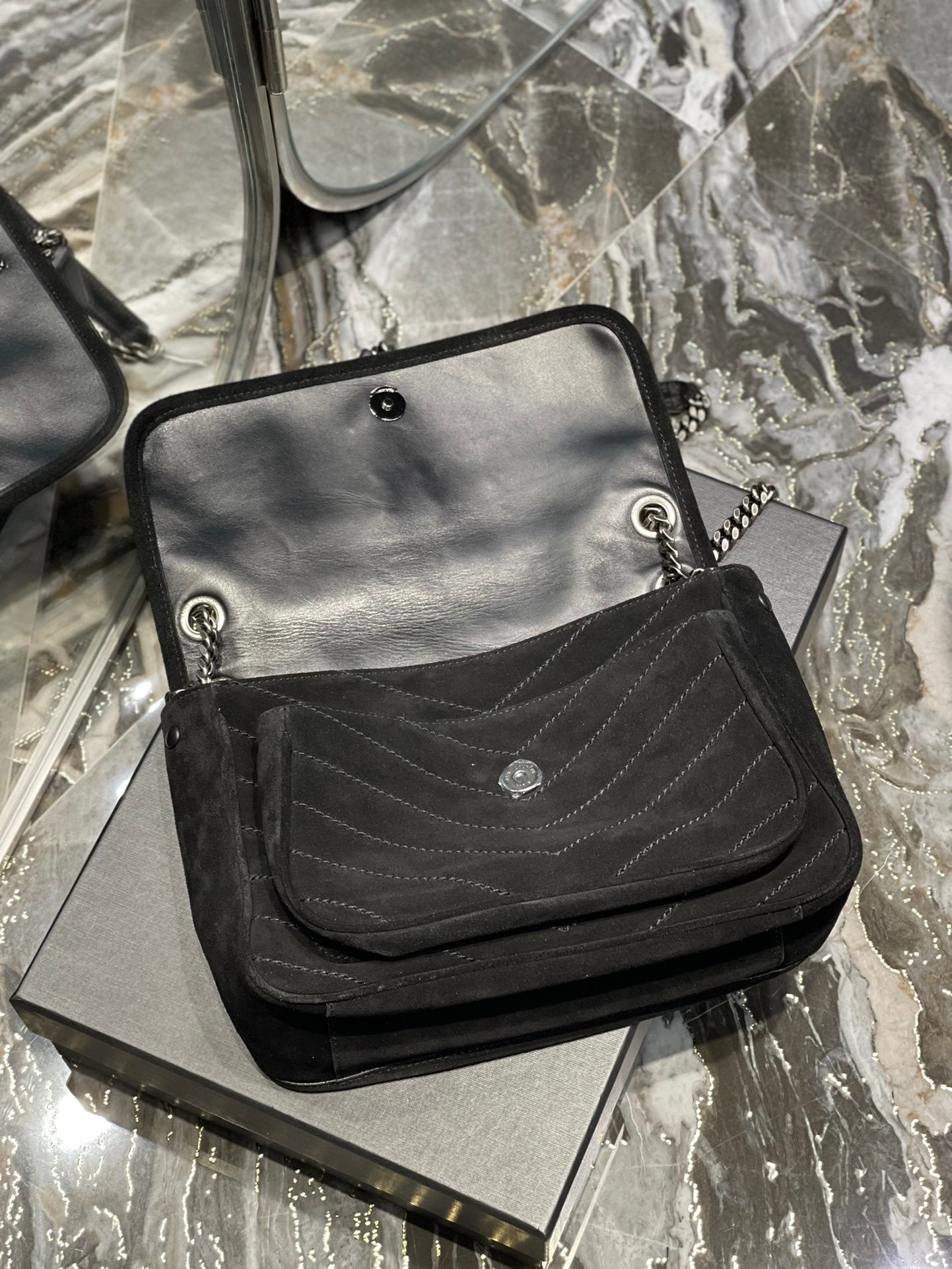 GLAMI Niki MeGLAMIum Chain Bag Black In Crinkled With Metal Hardware For Women 11in/28cm YSL