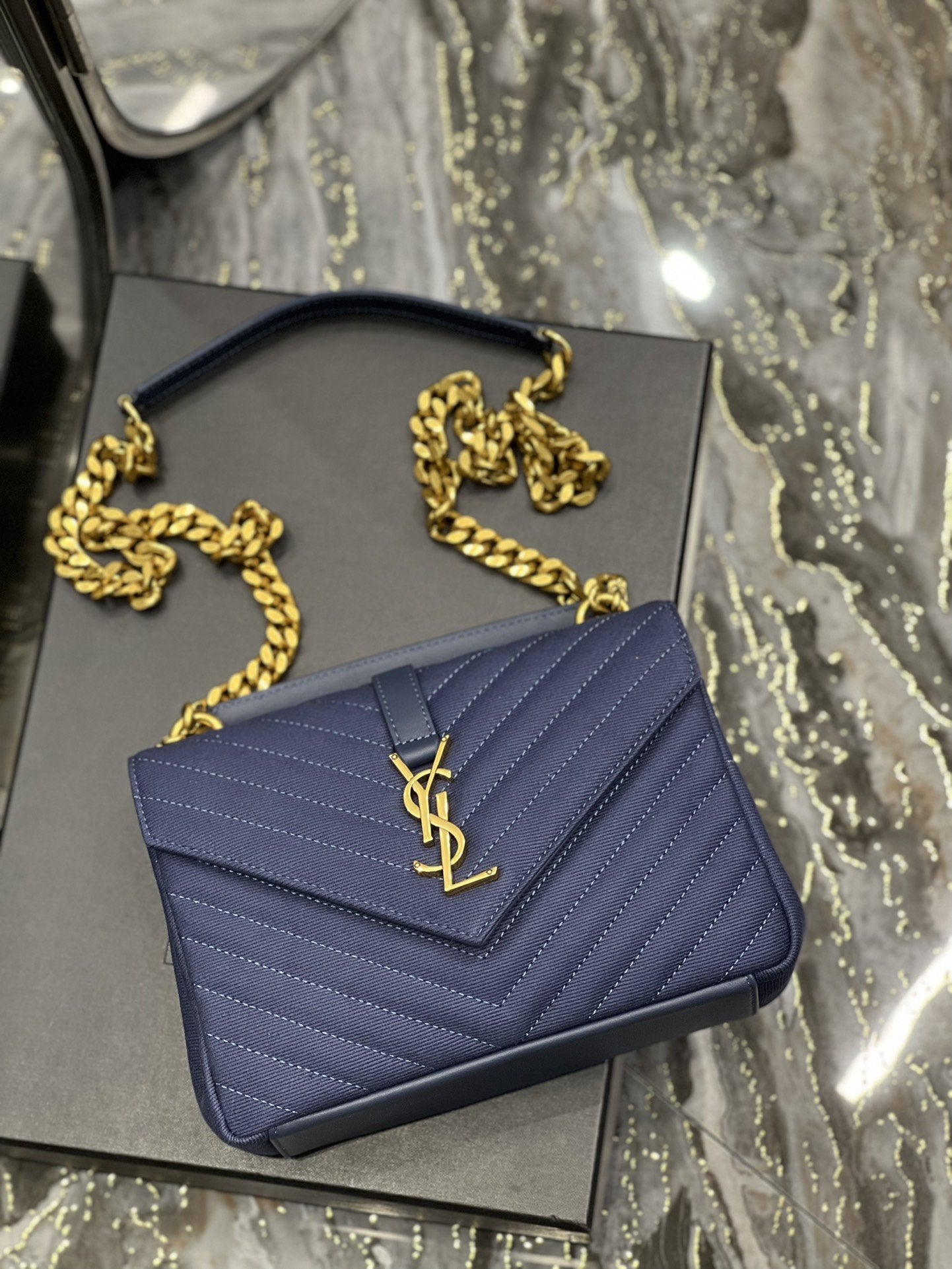 GLAMI Envelope MeGLAMIum Bag Marine In Mix MatelassÃƒÂ© Grain De Poudre Embossed Material For Women 9.4in/24cm YSL 600185BOW914147