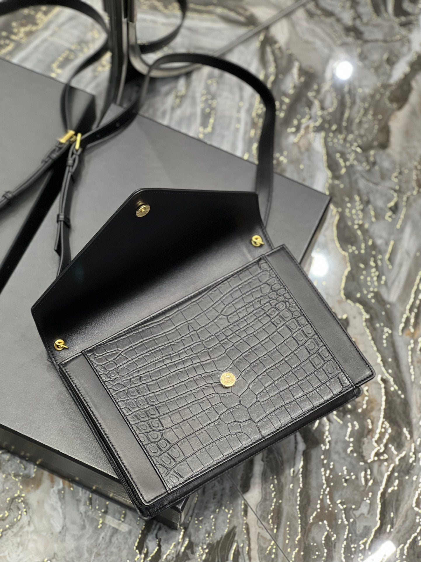 GLAMI Gaby Satchel Bag In Black With Gold Toned Hardware For Women 10.2in/26cm YSl 695724DZEUW1000