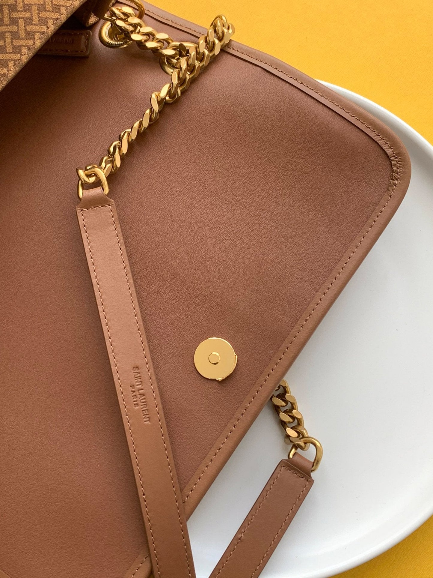 GLAMI Niki MeGLAMIum Chain Bag Brown In Vintage Crinkled With Gold Toned Hardware For Women 11in/28cm YSL