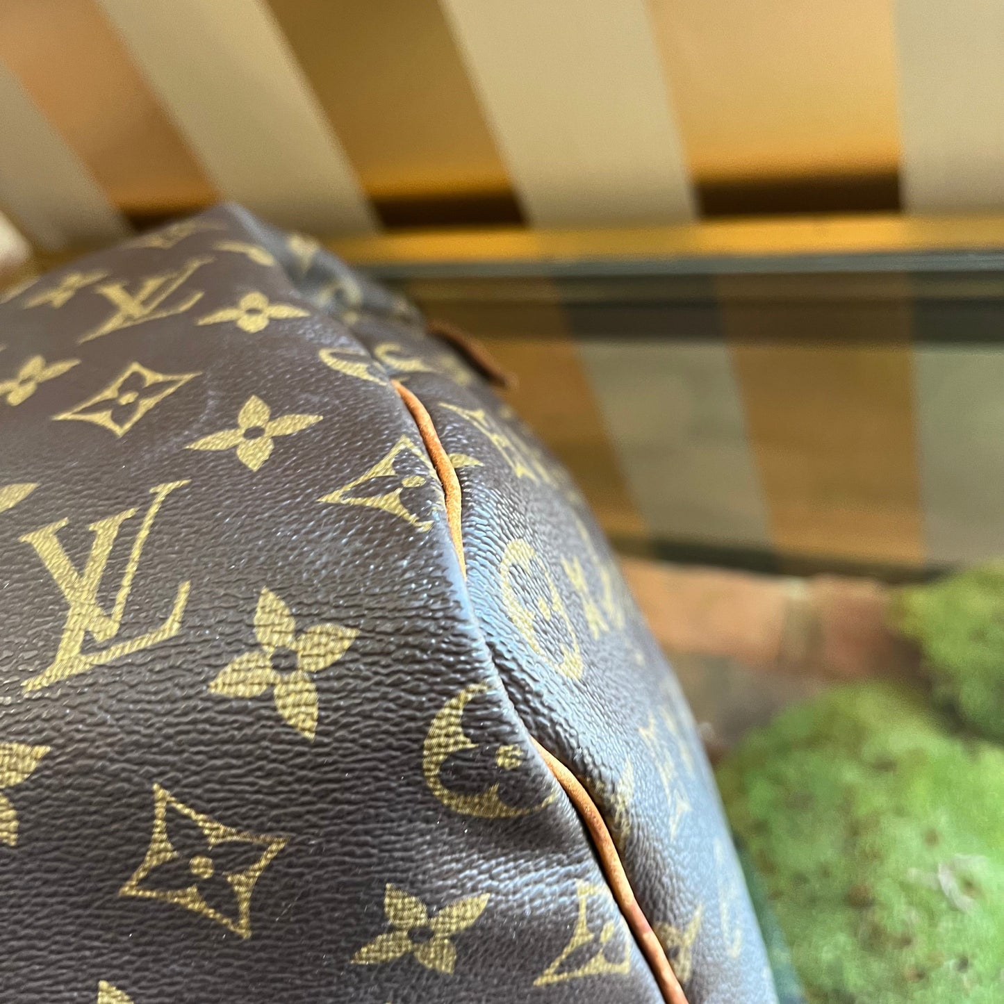 LOUIS VUITTON Vintage Monogram Canvas Speedy 40