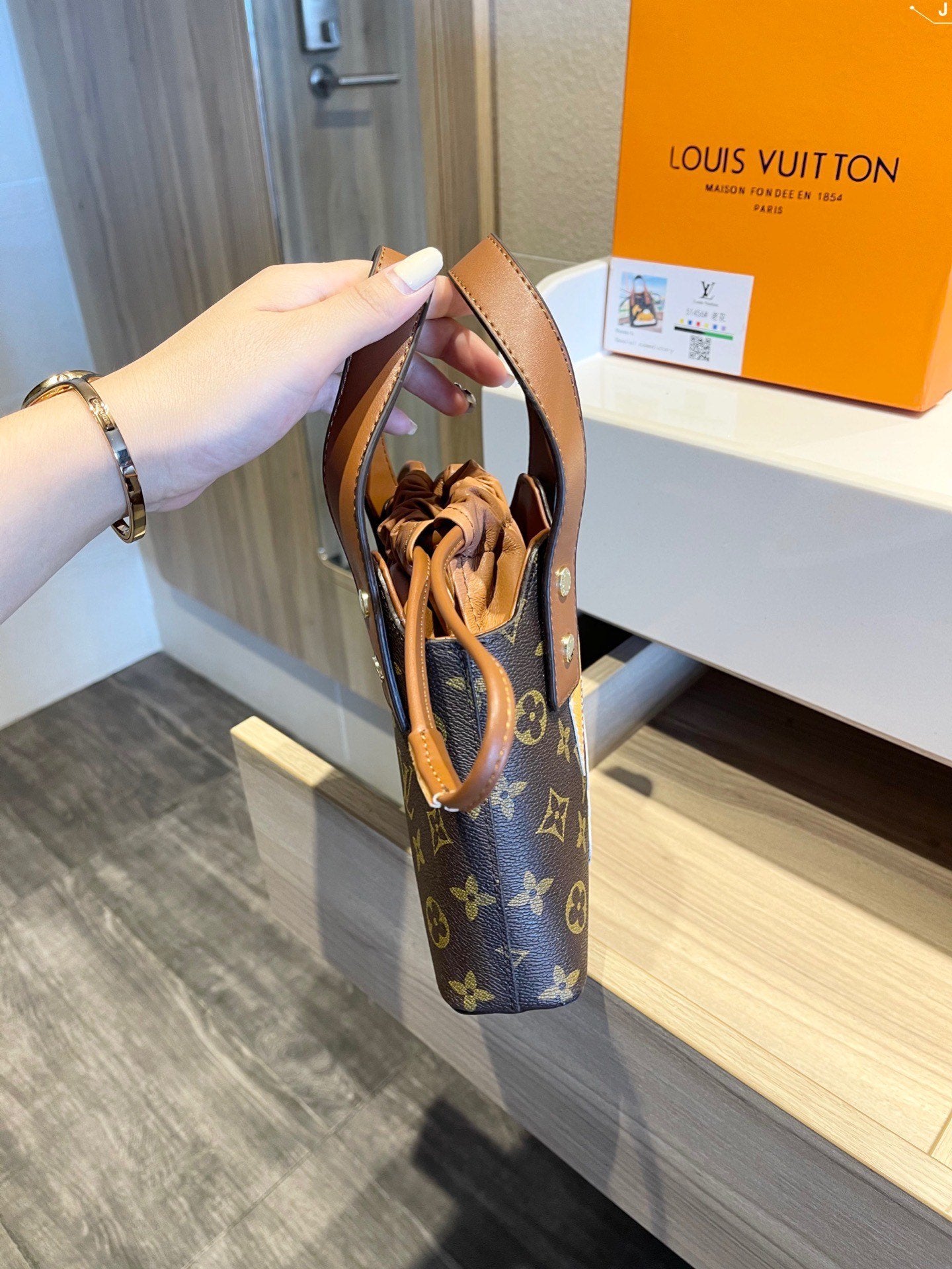 EN - New Arrival Bags LUV 500