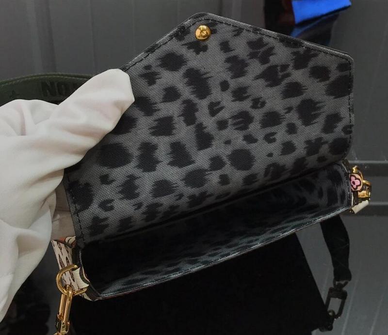 SAMC - LOV Bags - 2330