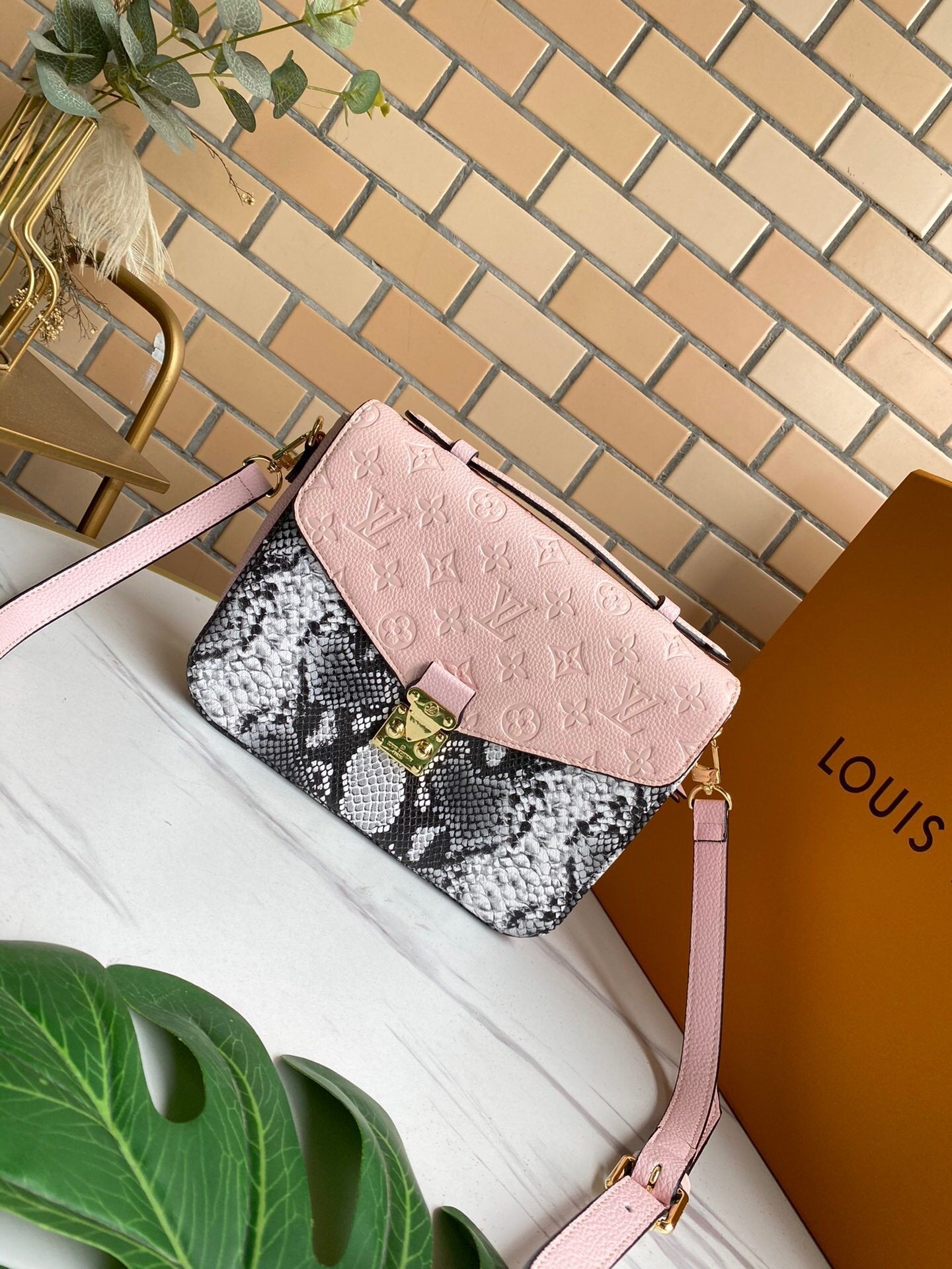 EN - New Arrival Bags LUV 126