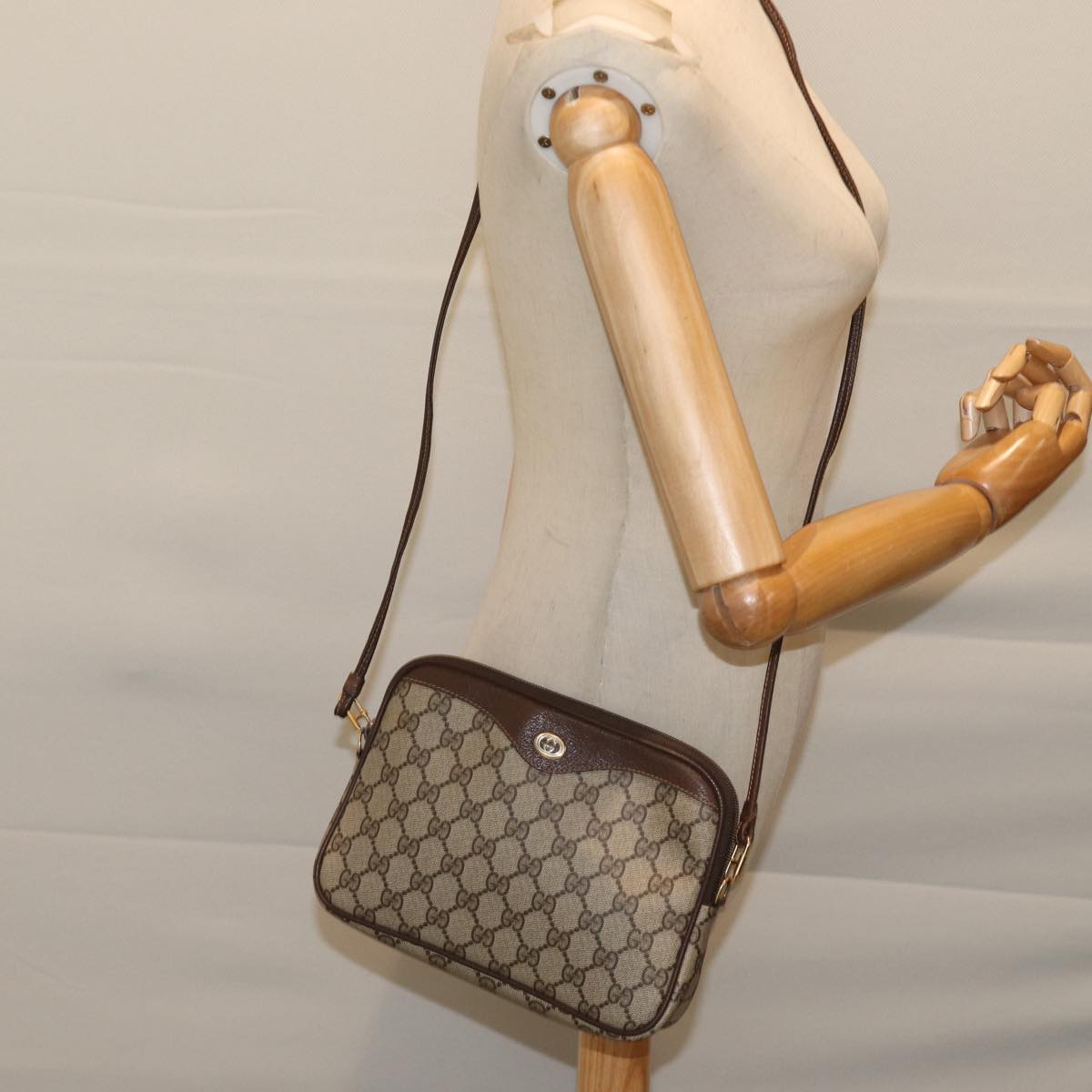 GUCCI GG Supreme Shoulder Bag PVC Beige 97 02 068 72481