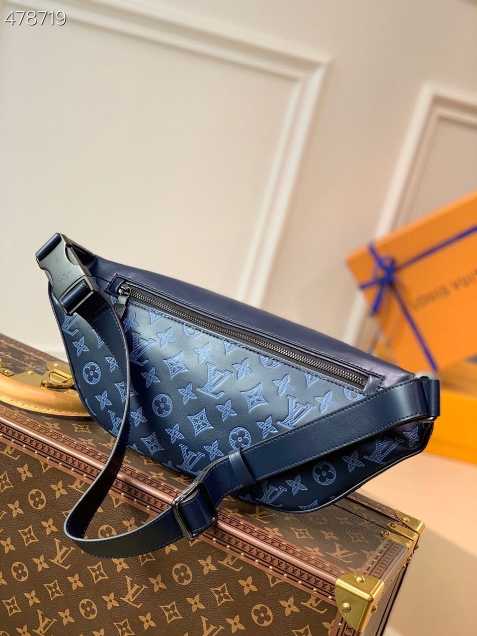 LV GLAMIscovery Bumbag PM Monogram Shadow Navy Blue For Men, Belt Bags 17.3in/44cm LV M45729