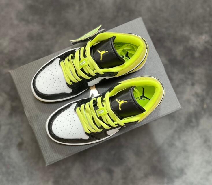 SAMC - NKE Shoes - 1574