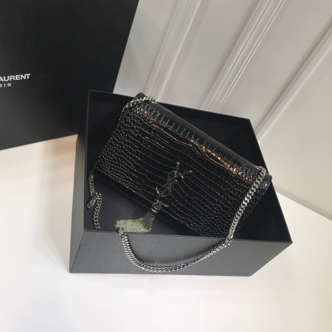 GLAMI Kate MeGLAMIum Chain Bag With Tassel In Embossed CrocoGLAMIle Black For Women 9.4in/24cm YSL 354119DND0N1000