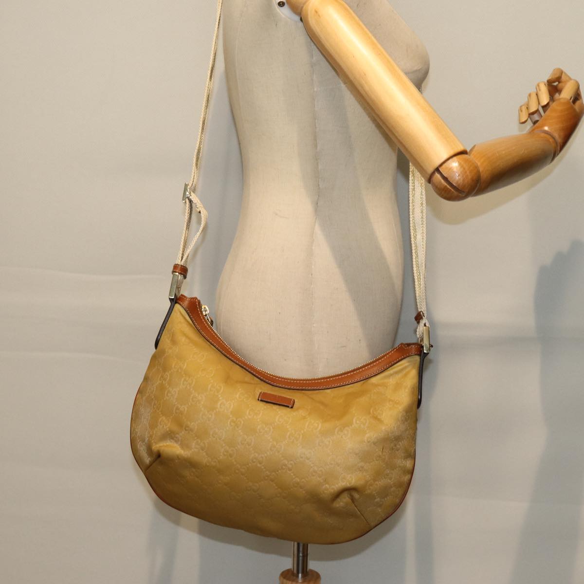 GUCCI GG Canvas Shoulder Bag Beige 181092 73892