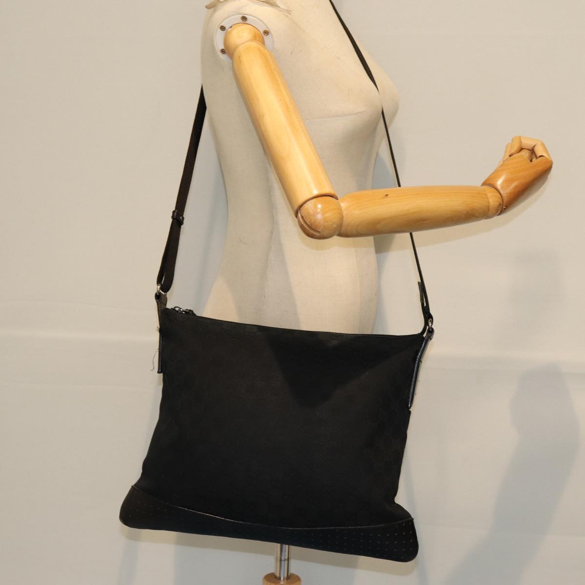 GUCCI GG Canvas Shoulder Bag Black 145856 74657