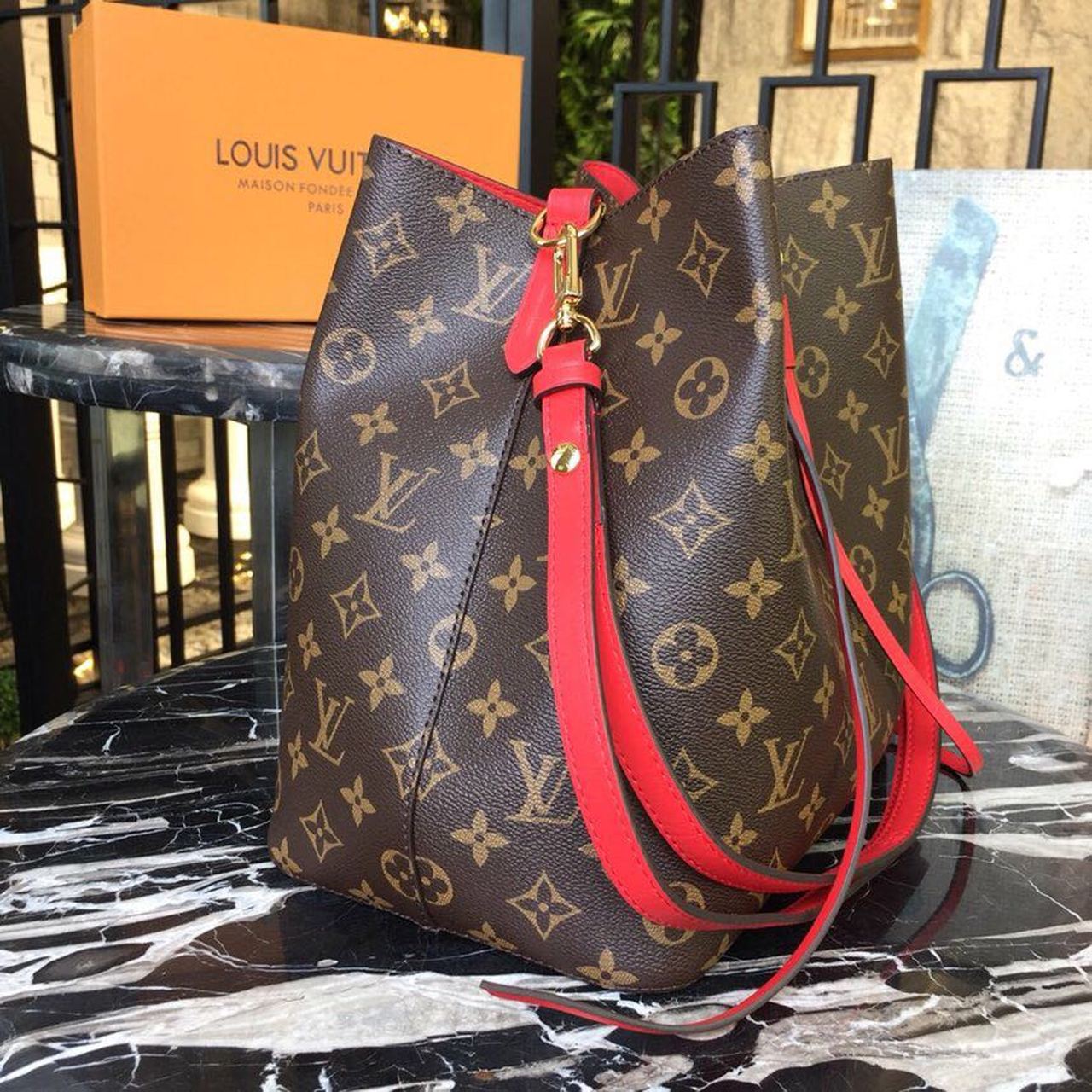 LV NeoNoe MM Bucket Bag Monogram Canvas Coquelicot Red For Women, WomenÃ¢â‚¬â„¢s Handbags, Shoulder And Crossbody Bags 10.2in/26cm LV M44021