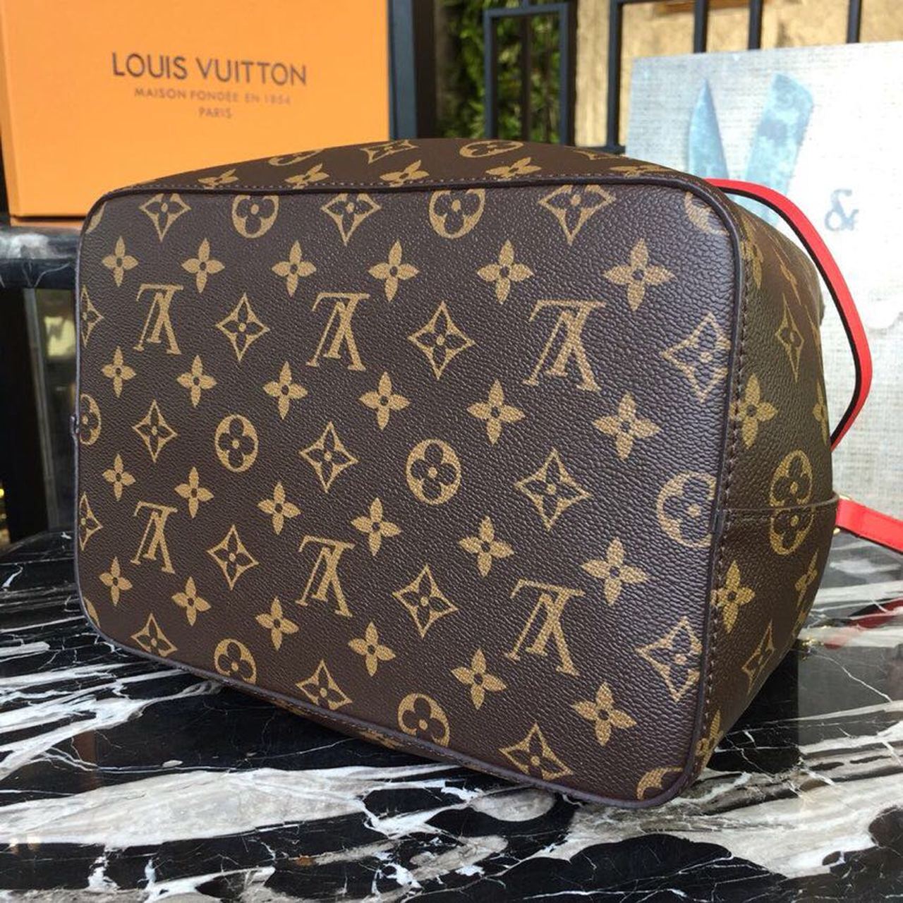LV NeoNoe MM Bucket Bag Monogram Canvas Coquelicot Red For Women, WomenÃ¢â‚¬â„¢s Handbags, Shoulder And Crossbody Bags 10.2in/26cm LV M44021