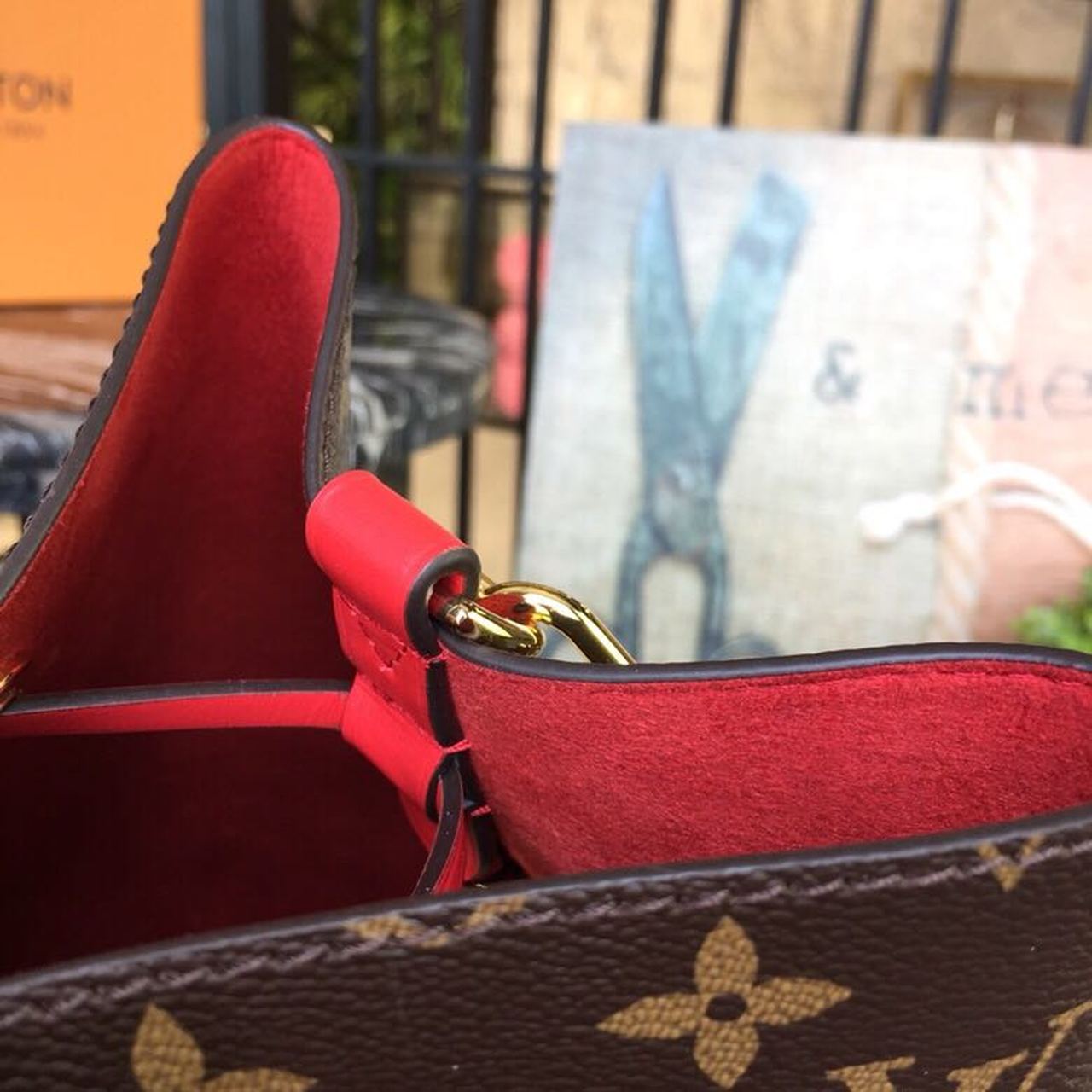 LV NeoNoe MM Bucket Bag Monogram Canvas Coquelicot Red For Women, WomenÃ¢â‚¬â„¢s Handbags, Shoulder And Crossbody Bags 10.2in/26cm LV M44021