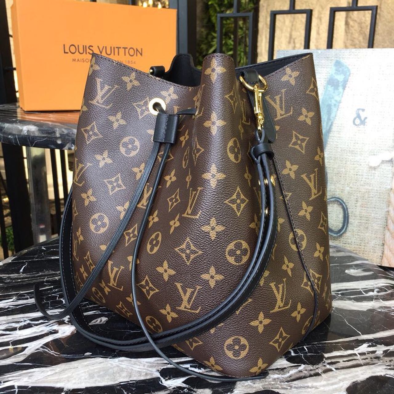 LV NeoNoe MM Bucket Bag Monogram Canvas Black For Women, WomenÃ¢â‚¬â„¢s Handbags, Shoulder And Crossbody Bags 10.2in/26cm LV M44020